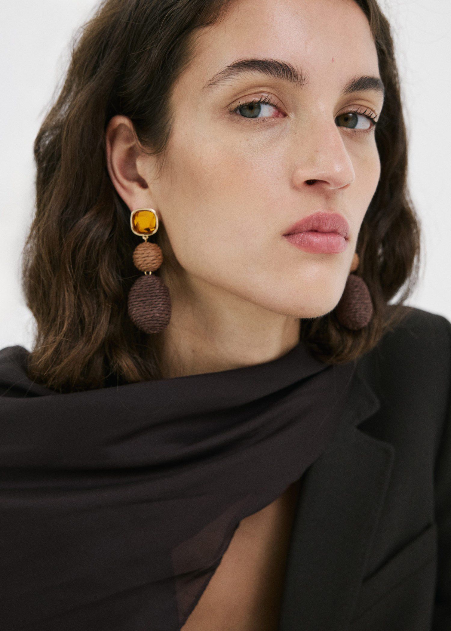 Natural fibre hanging earrings