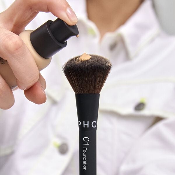 VEGAN BRUSH-24 - 01 FOUNDATION