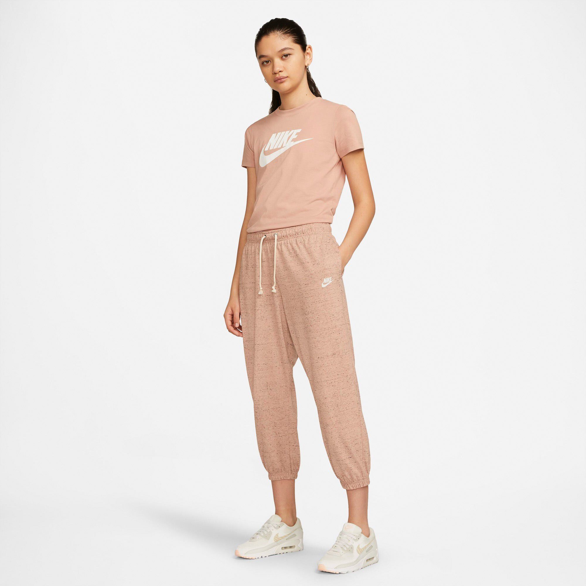 Sportswear Essential T-shirt