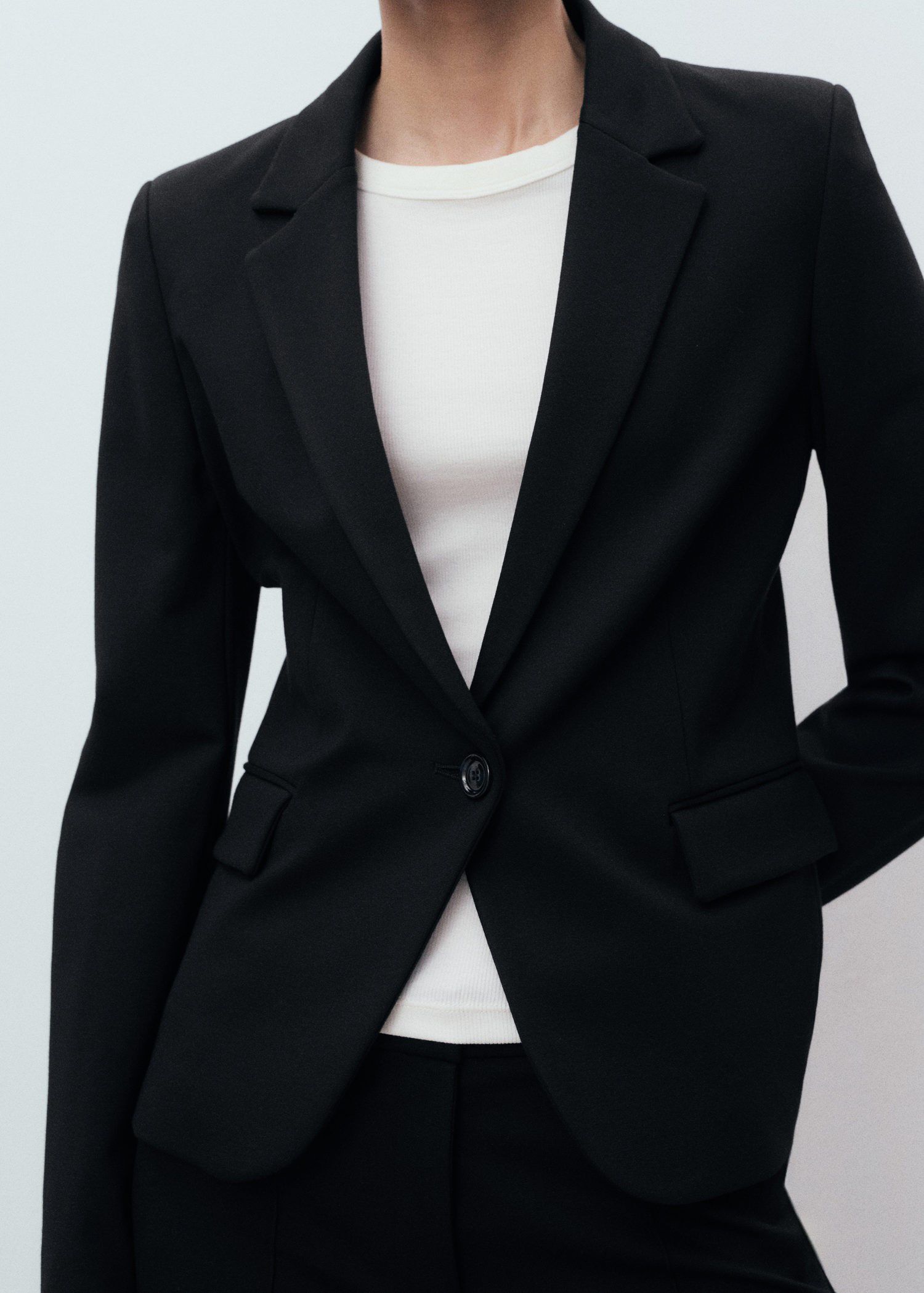 Fitted suit jacket