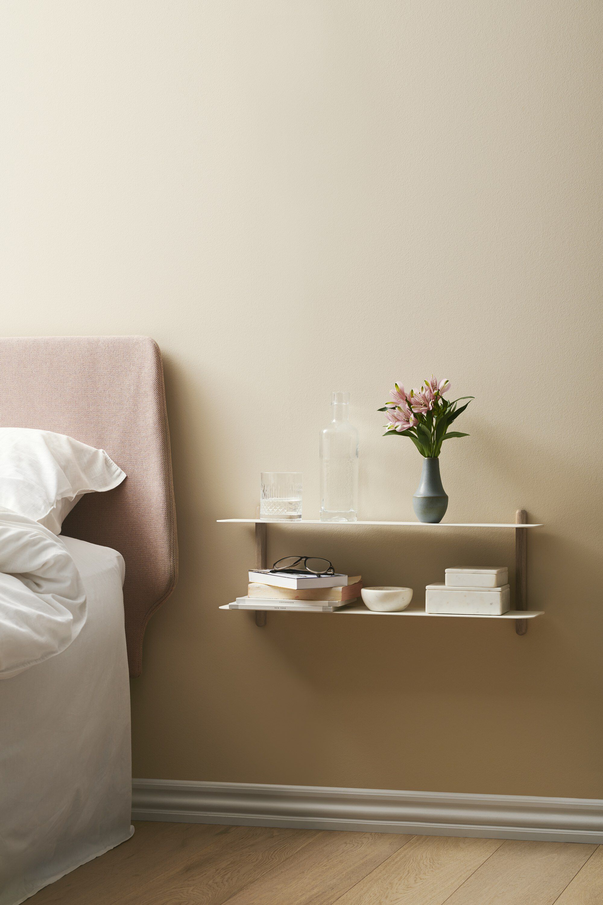 Nivo hylde F lys eg/ hvid