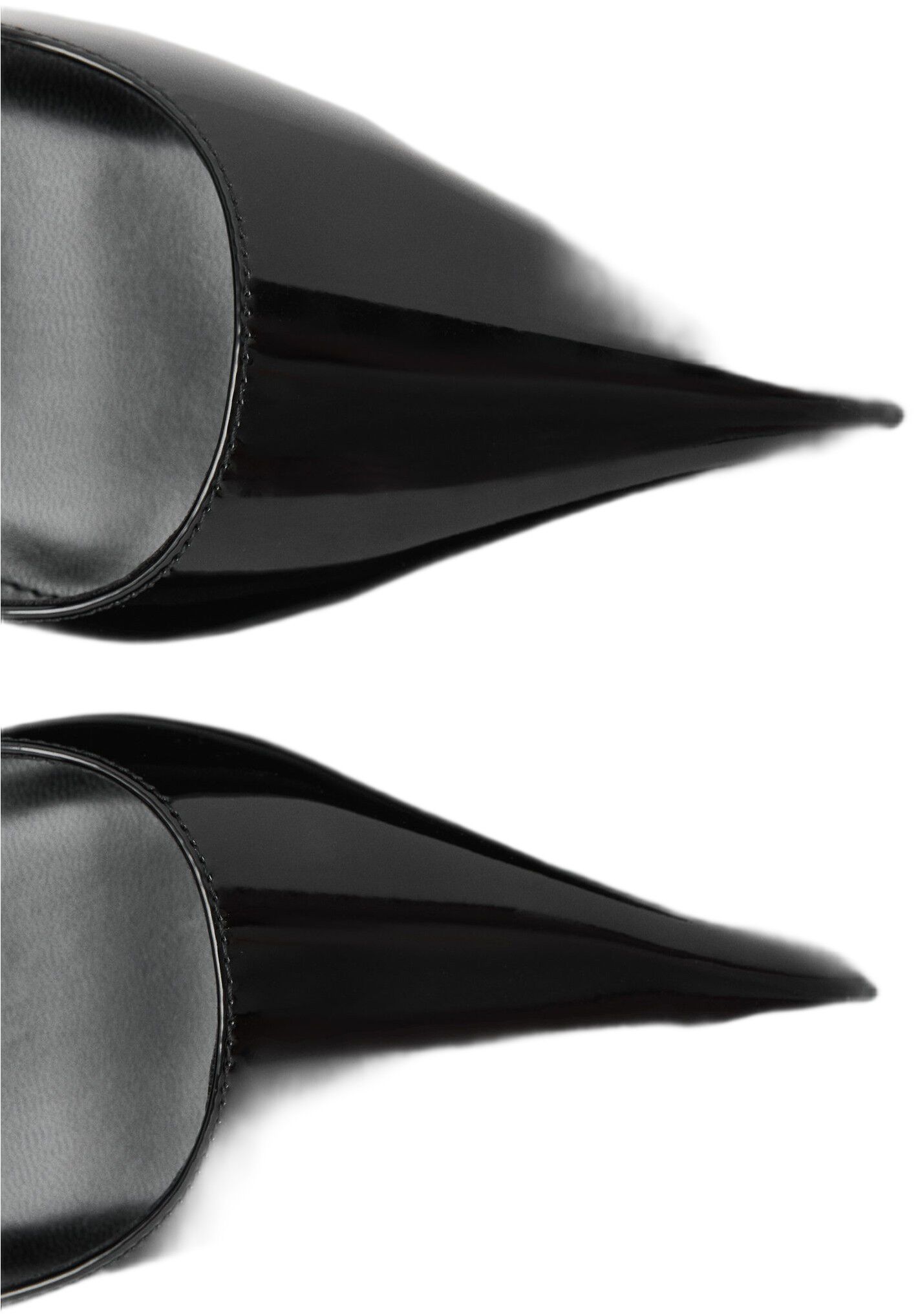 Patent leather heel shoes