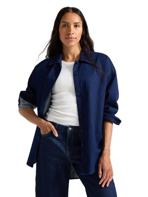 Afslappet denimskjorte i v&aelig;vet bom