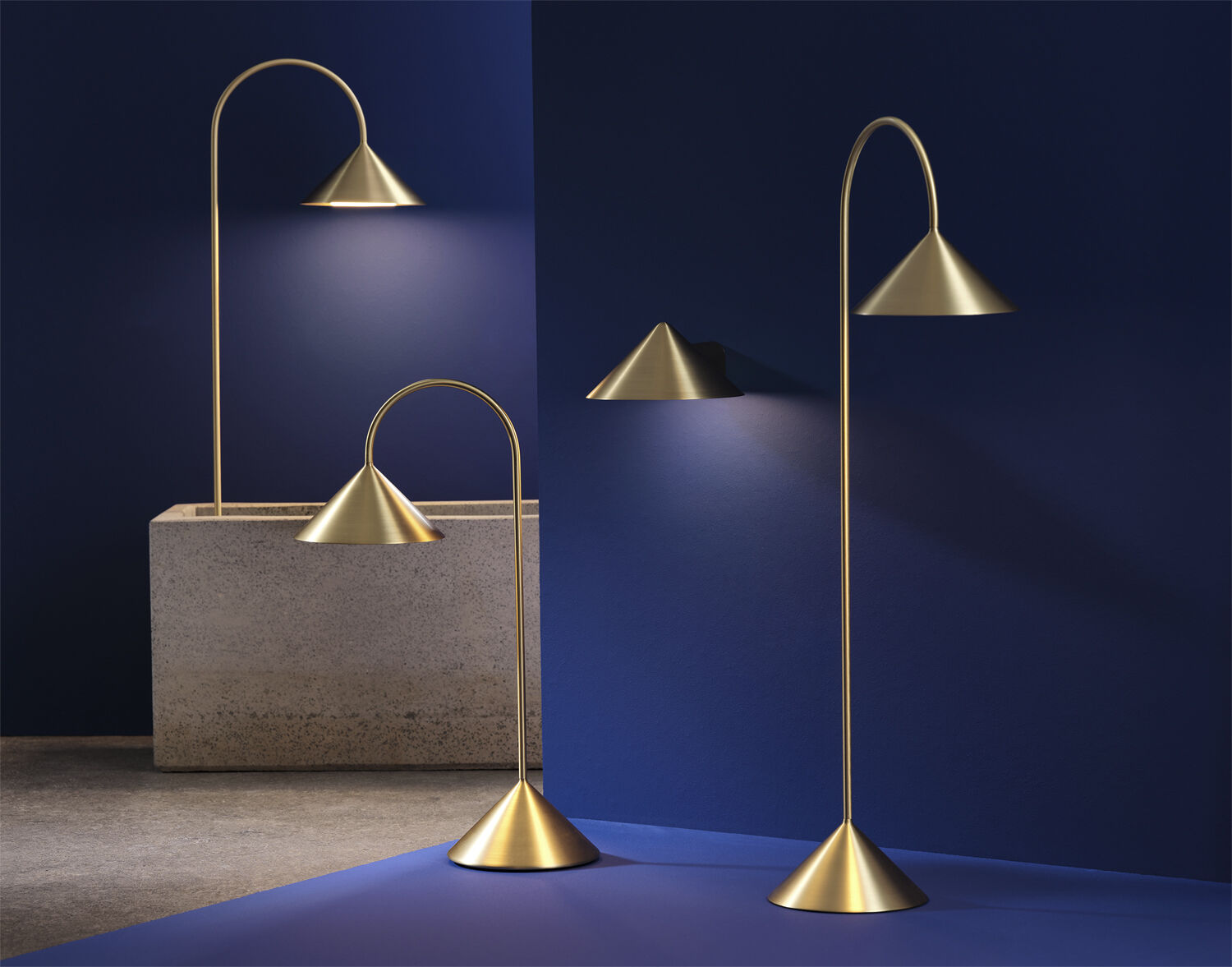Grasp Portable Table Lamp H47