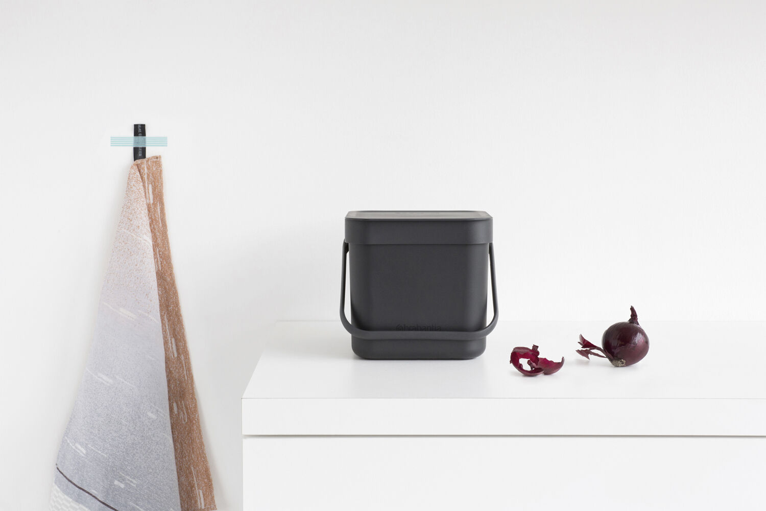 Affaldsspand m/l&aring;g sort. kon. 3 ltr