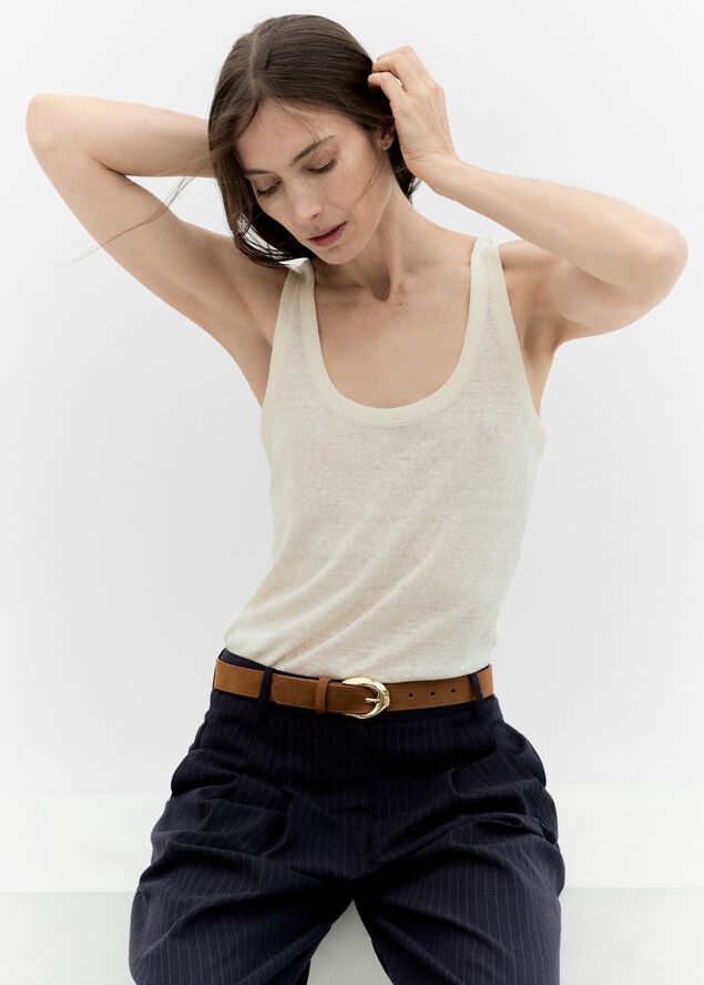 Leather belt with oval buckle