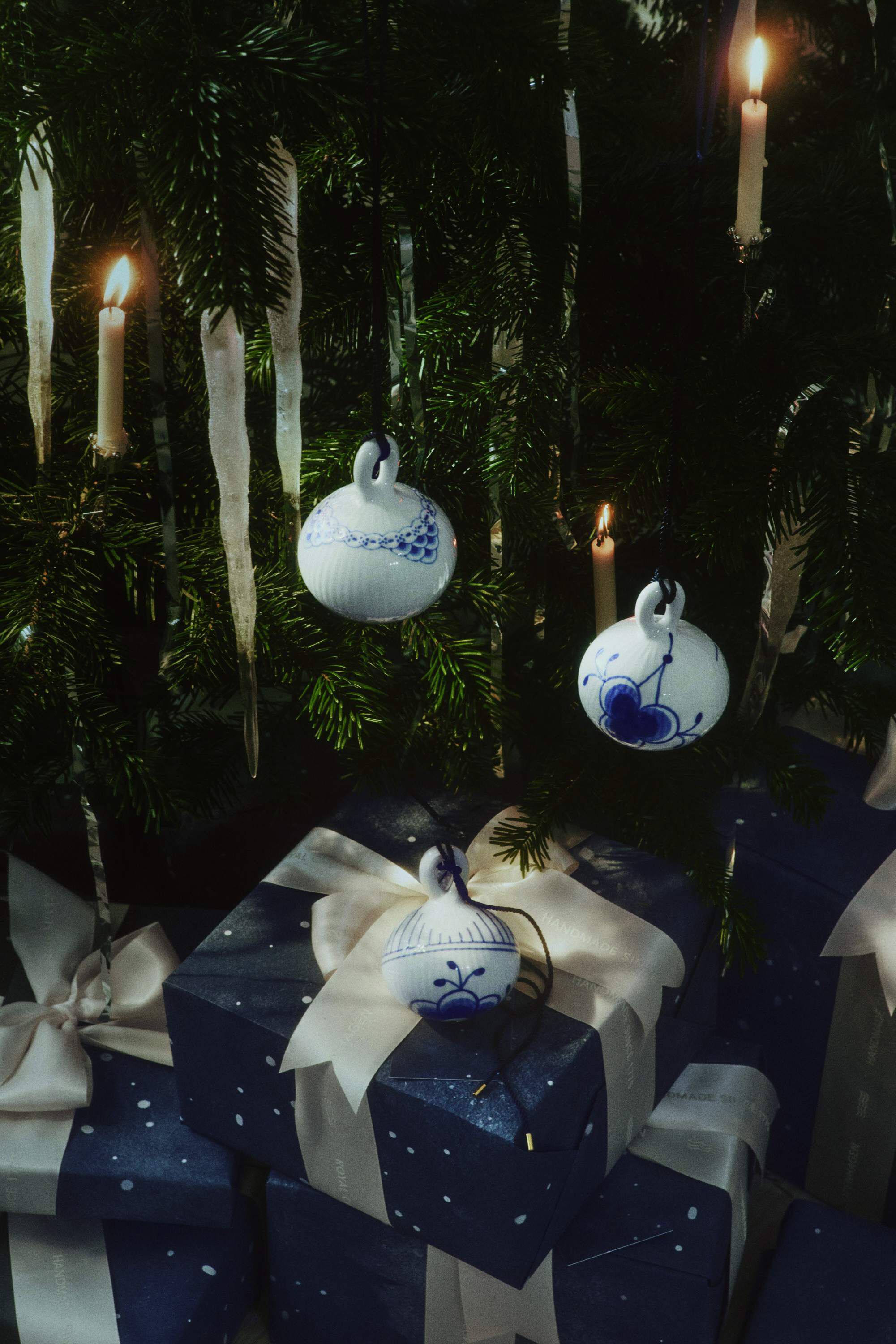 Bl&aring; Mega Riflet Julekugle 9,5 cm 2 stk