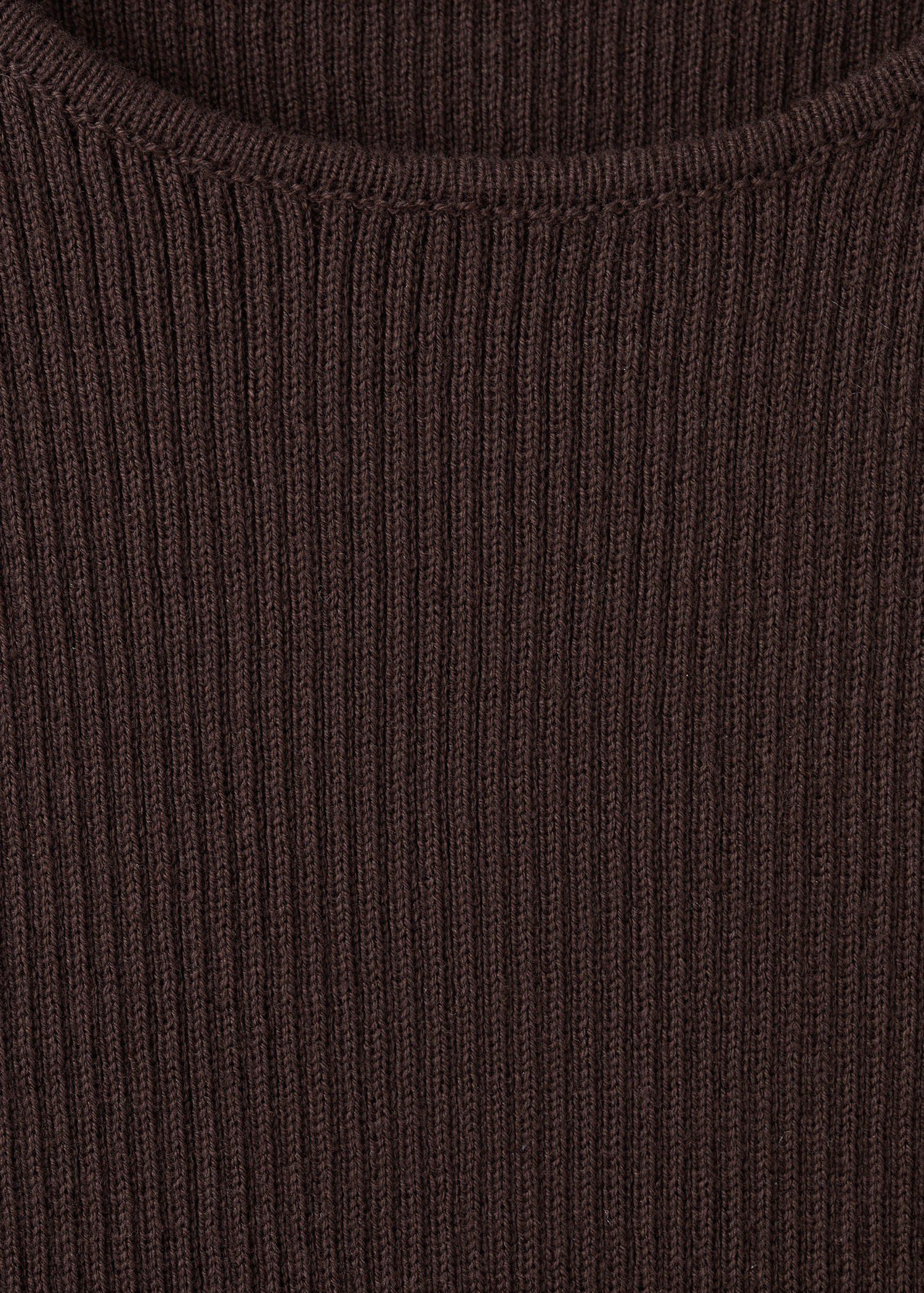 Fitted fine-knit top