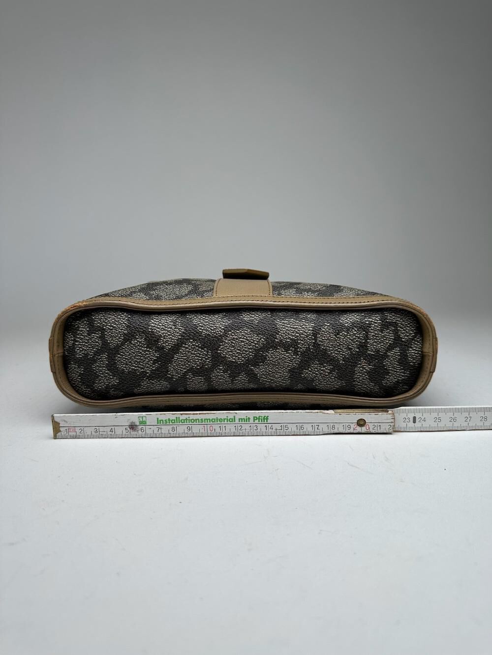 Yves Saint Laurent Shoulder Bag