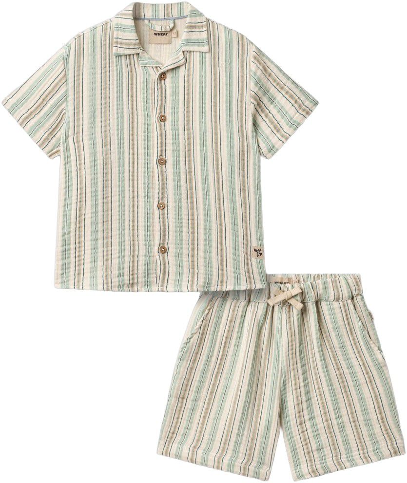 S&aelig;t med Skjorte og Shorts