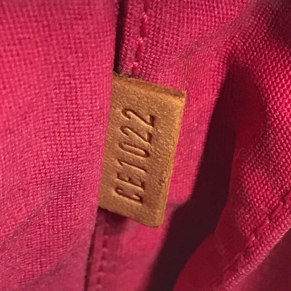 Louis Vuitton Shoulder Bags