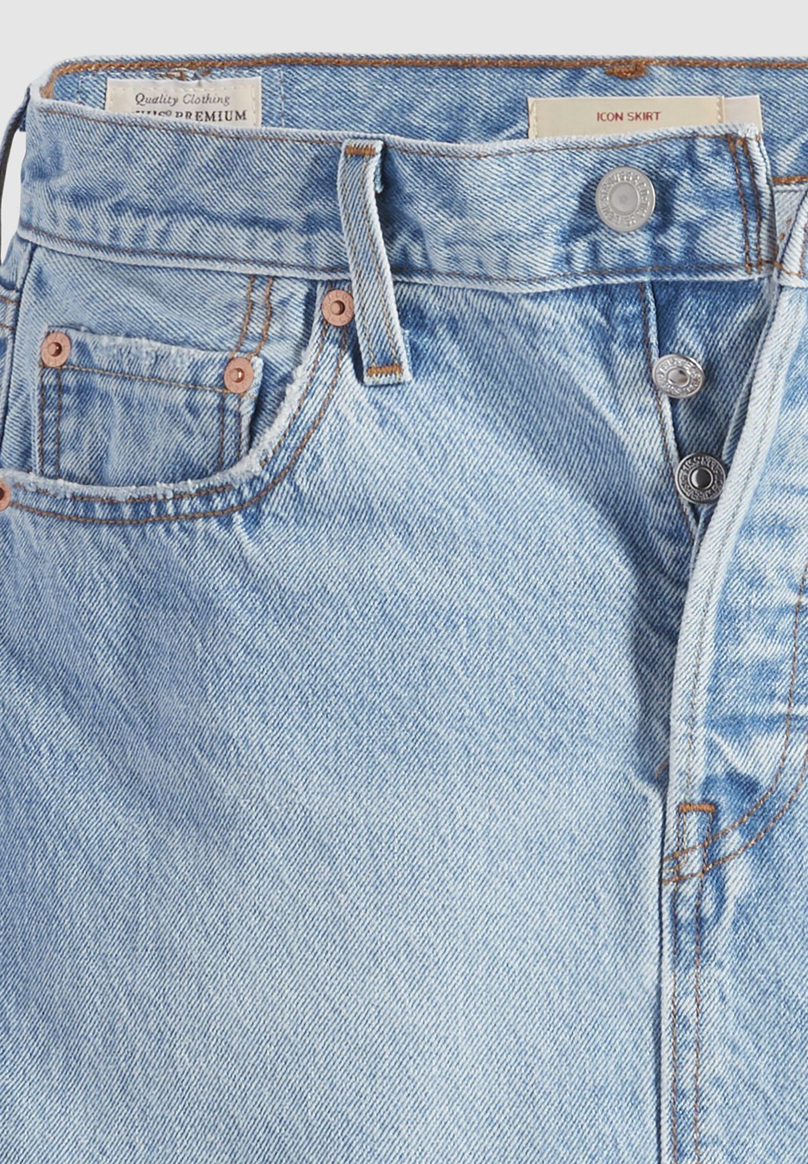 ICON SKIRT FRONT AND CENTER