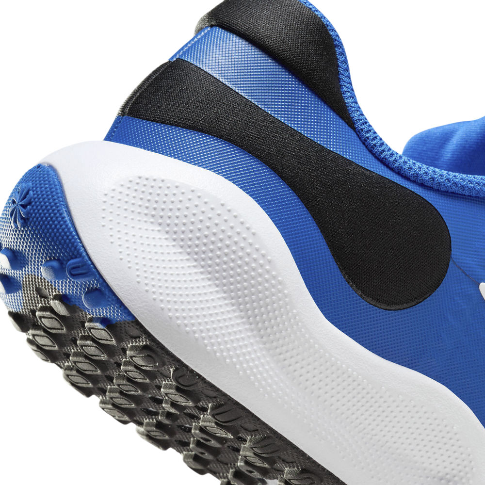 Revolution 7 sneakers