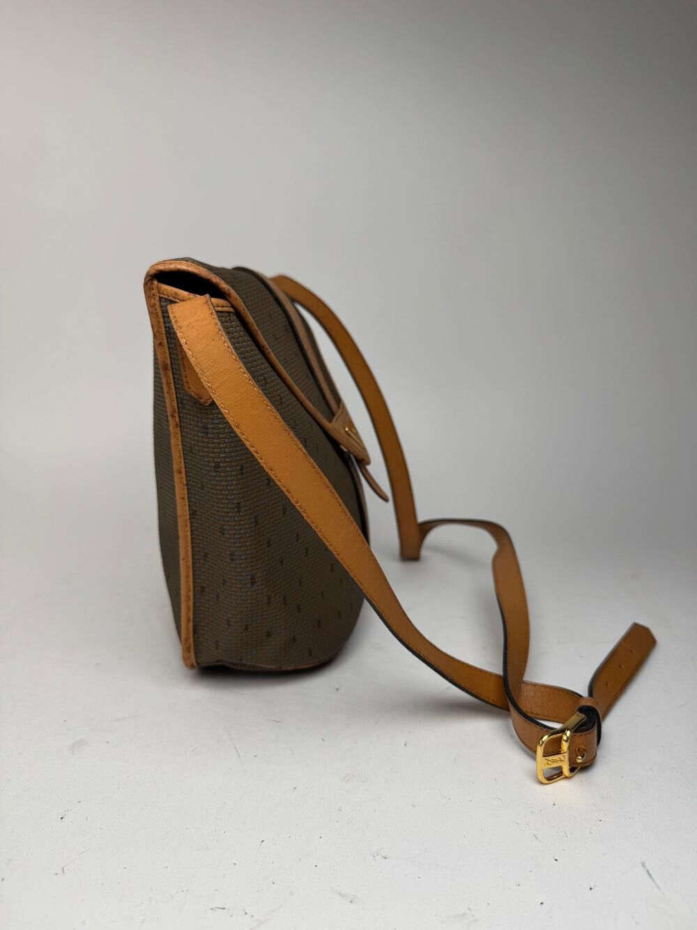 Yves Saint Laurent Shoulder Bag