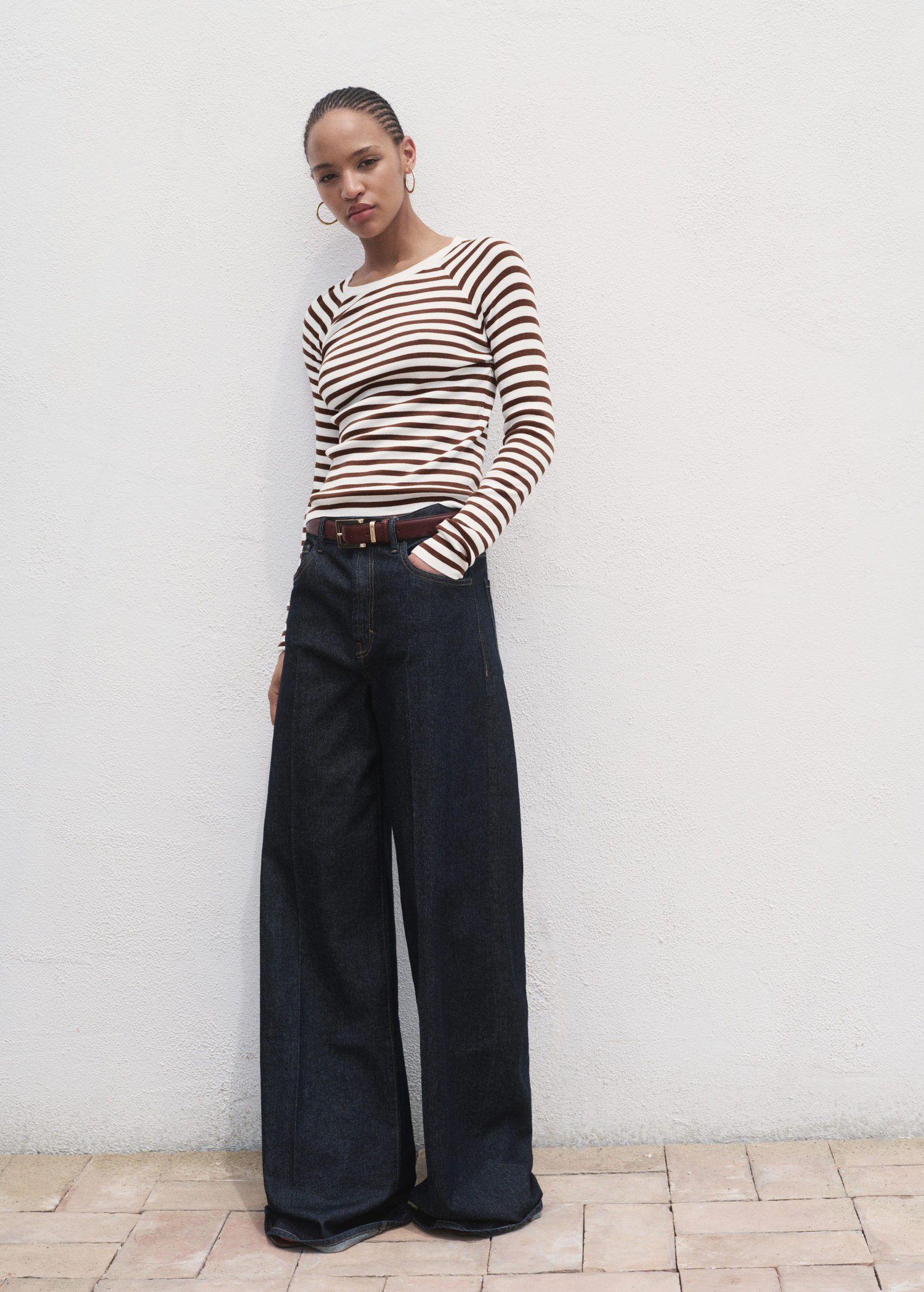 Long-sleeved fine-knit sweater