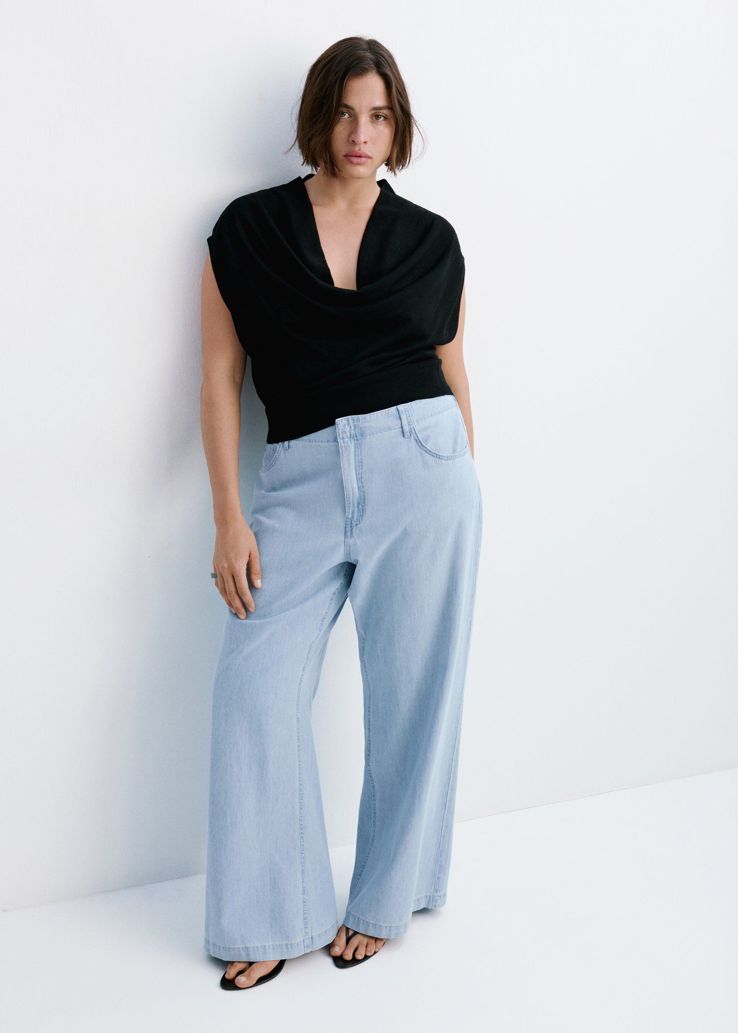 Wide leg mid-rise jeans