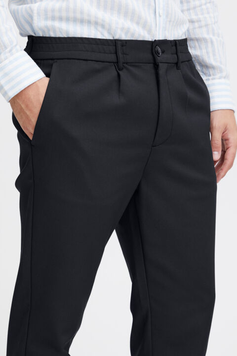 CFMARC performance pants with pleat