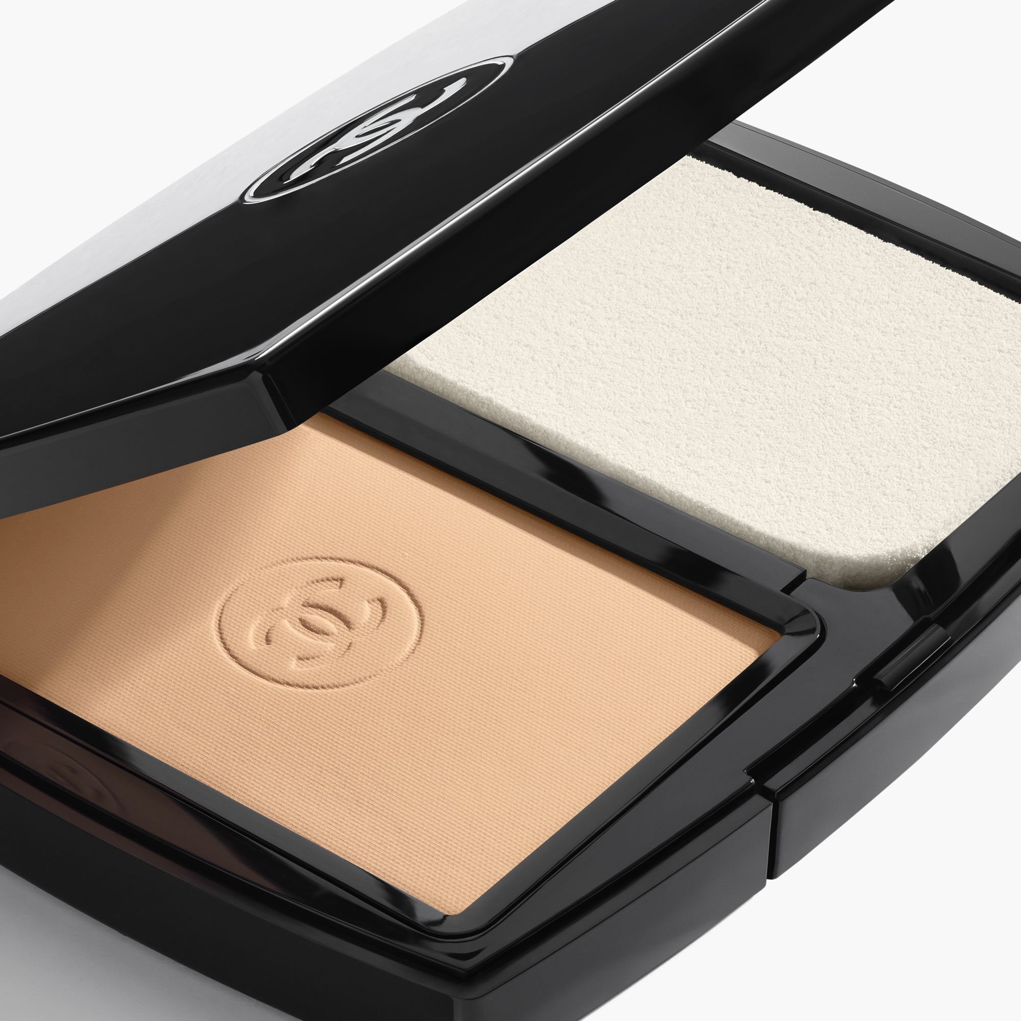 Ultrawear AllDay Comfort Flawless Finish Compact Foundation