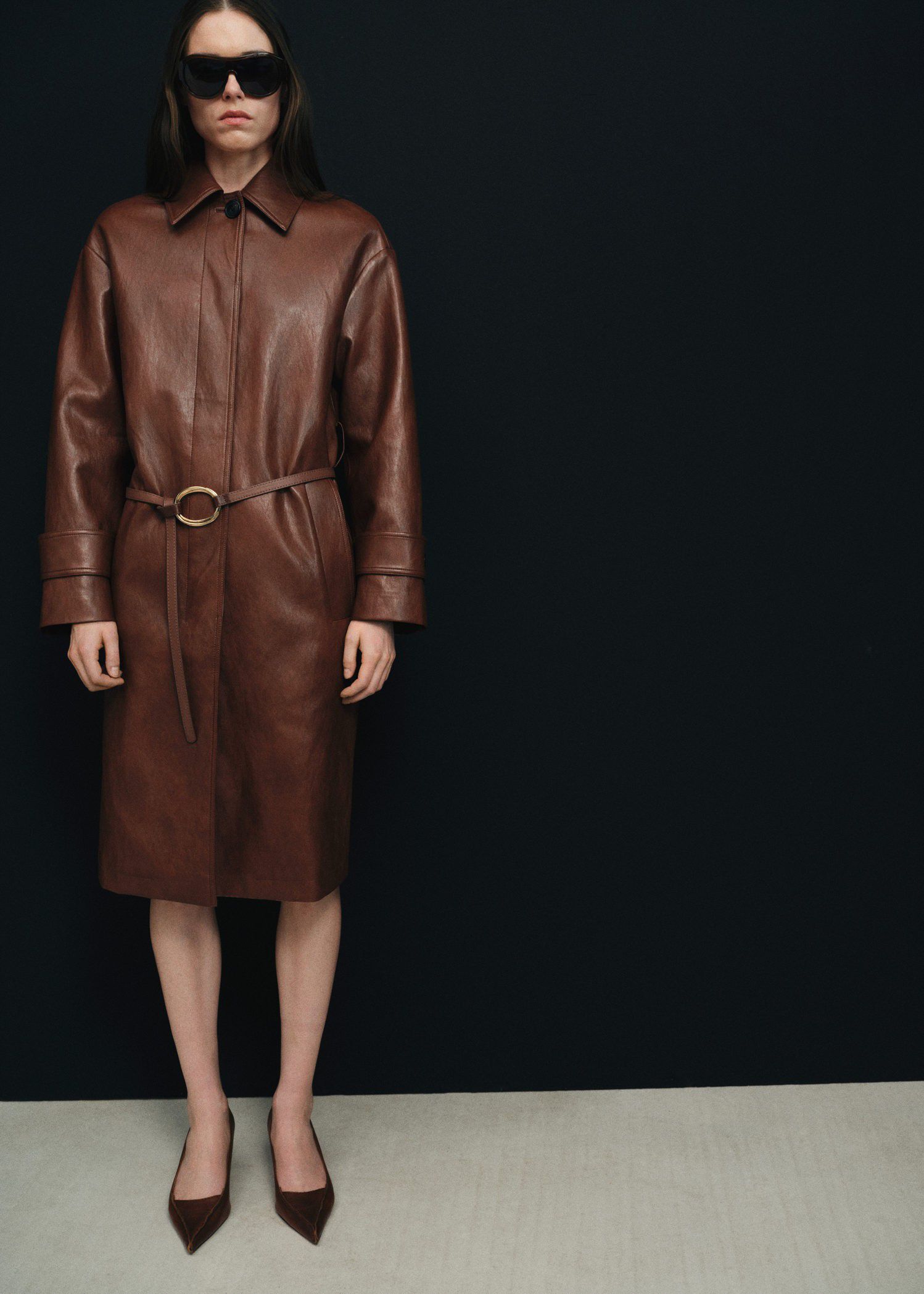 Thin belt with maxi-buckle