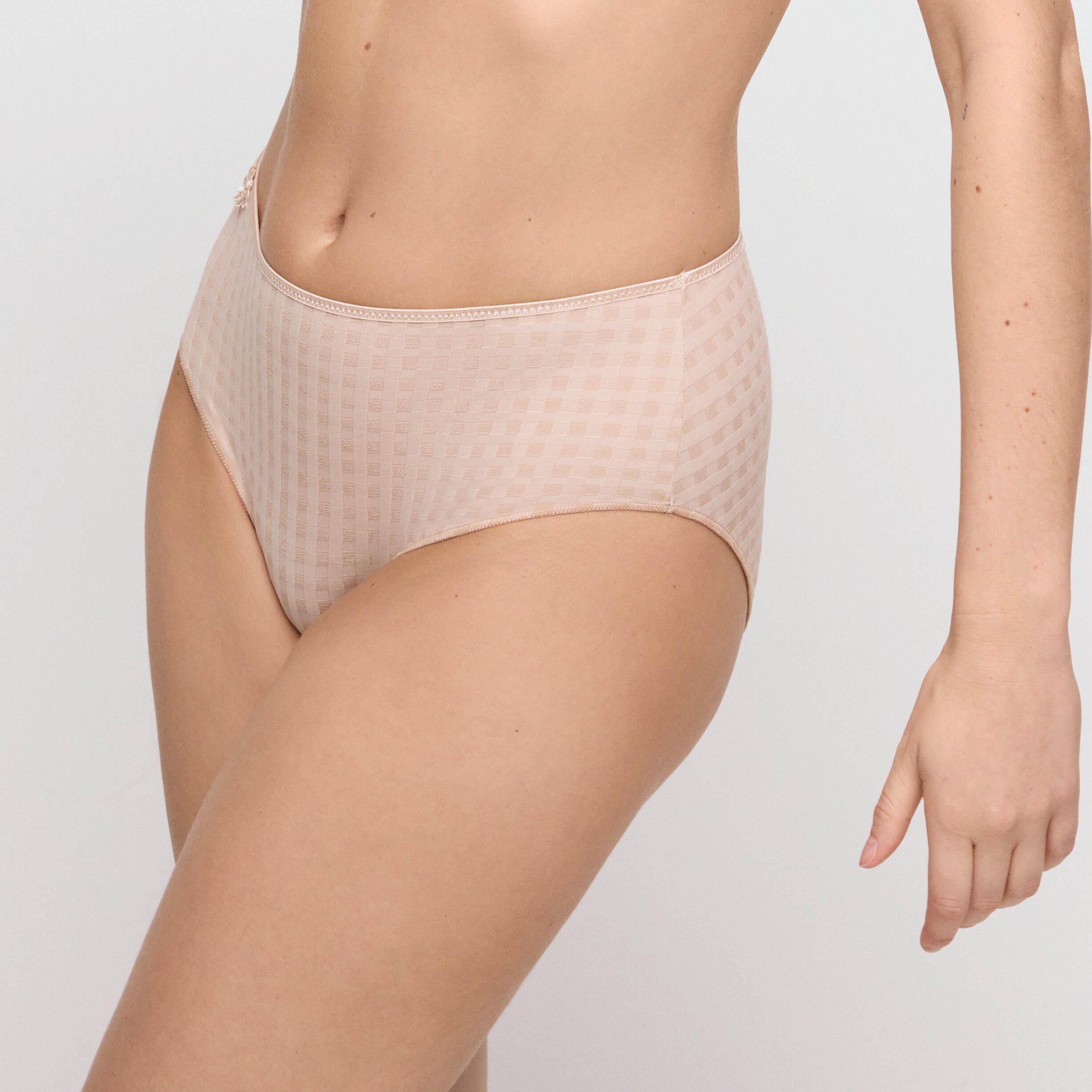 Avero h&oslash;jtaljet trusse