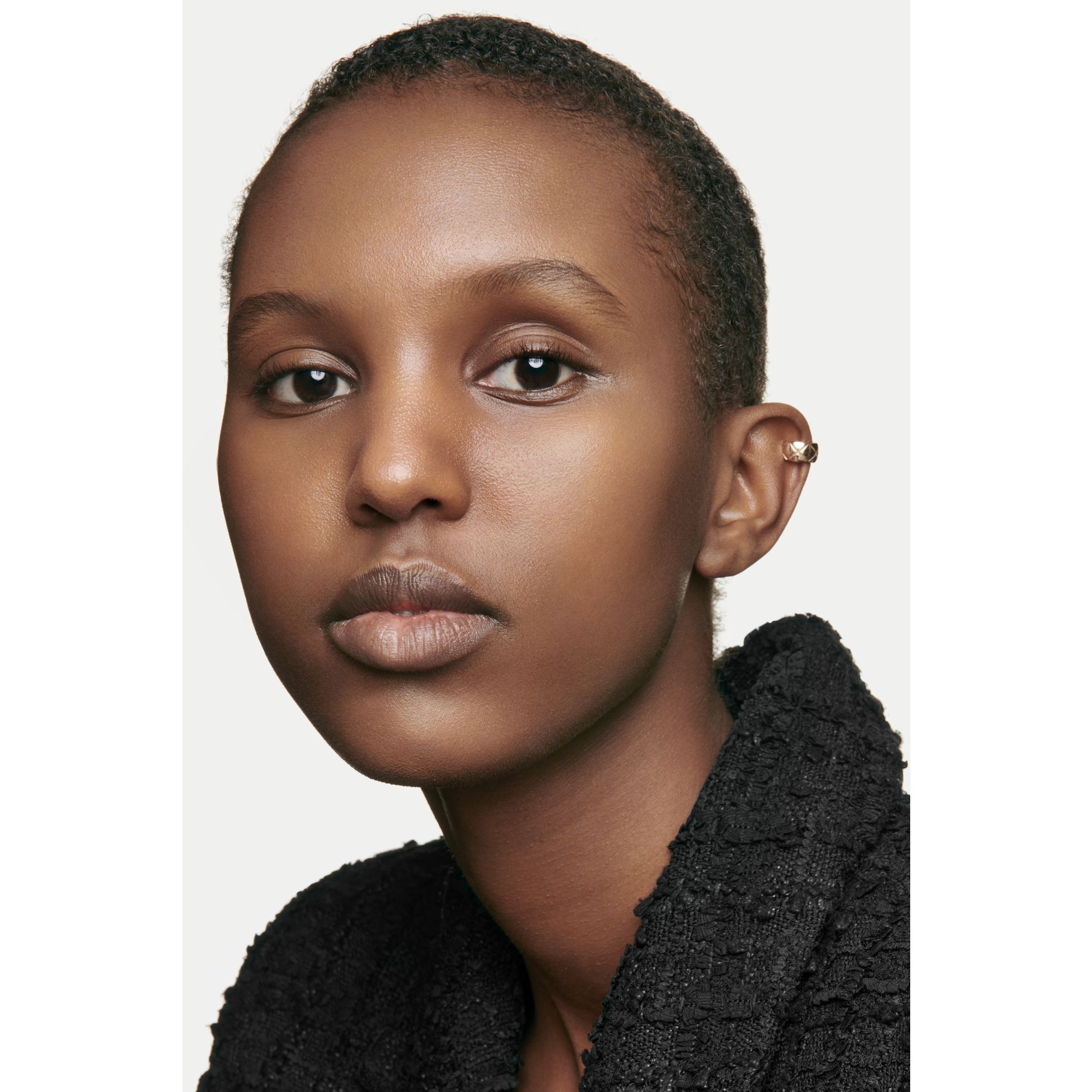 Illuminates - Hydrates - Protects