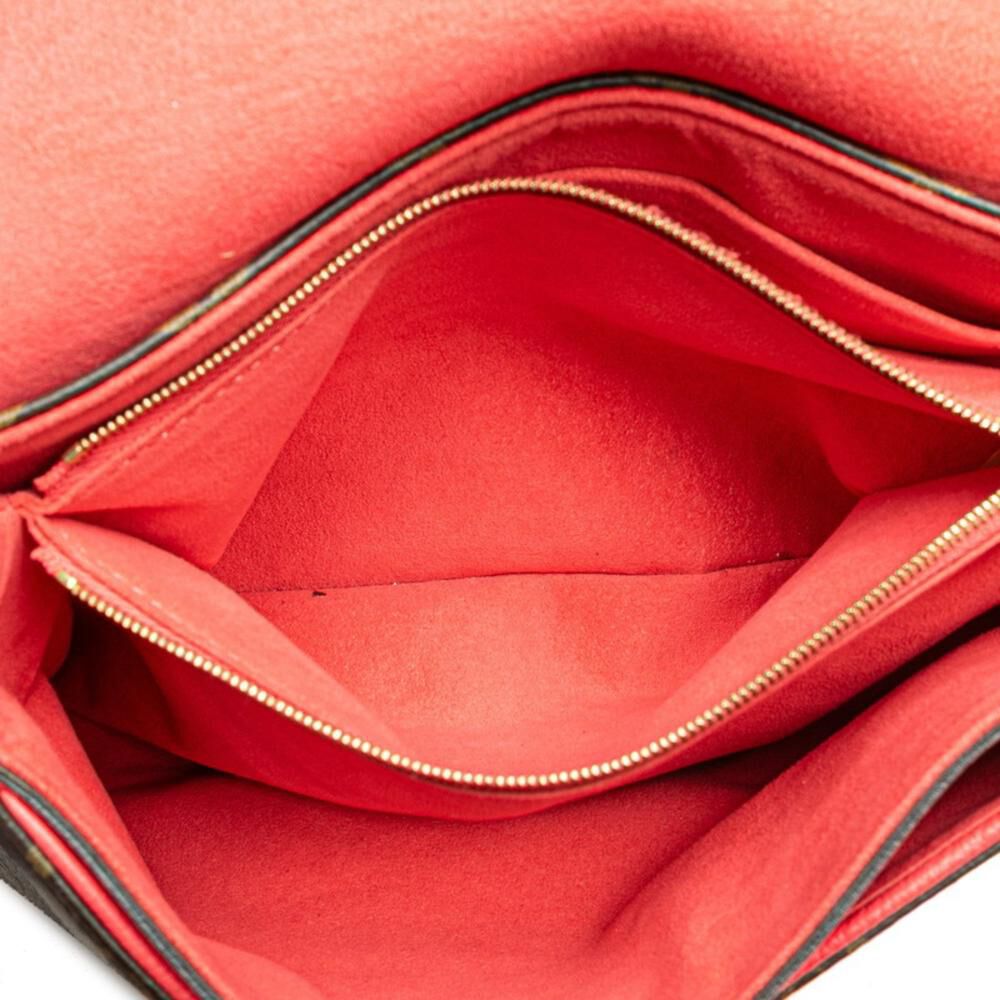 Louis Vuitton Shoulder Bags