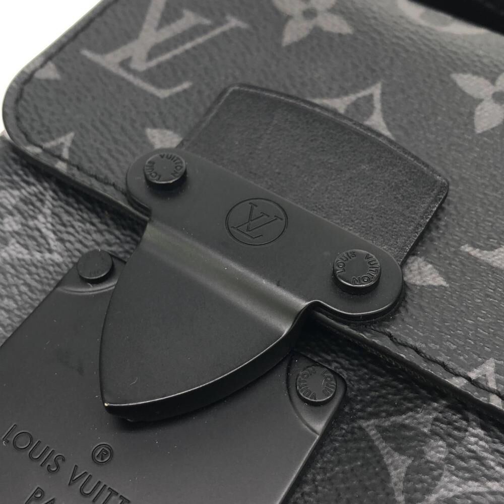 Louis Vuitton Shoulder Bags