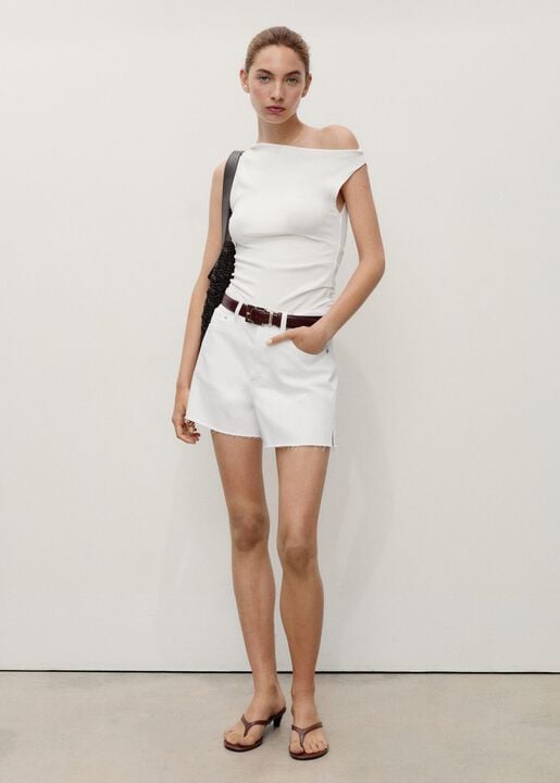 Denim shorts with frayed hem