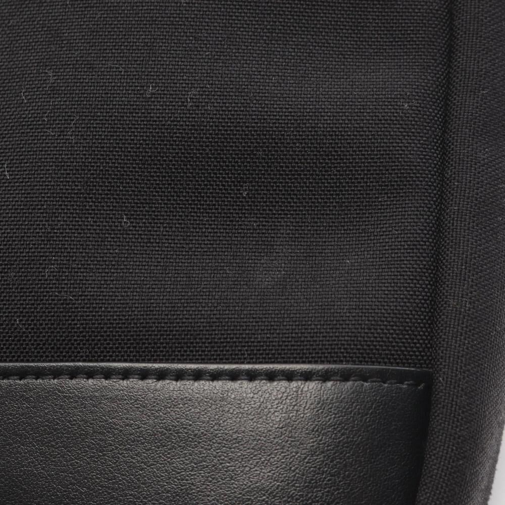 Yves Saint Laurent Shoulder Bag