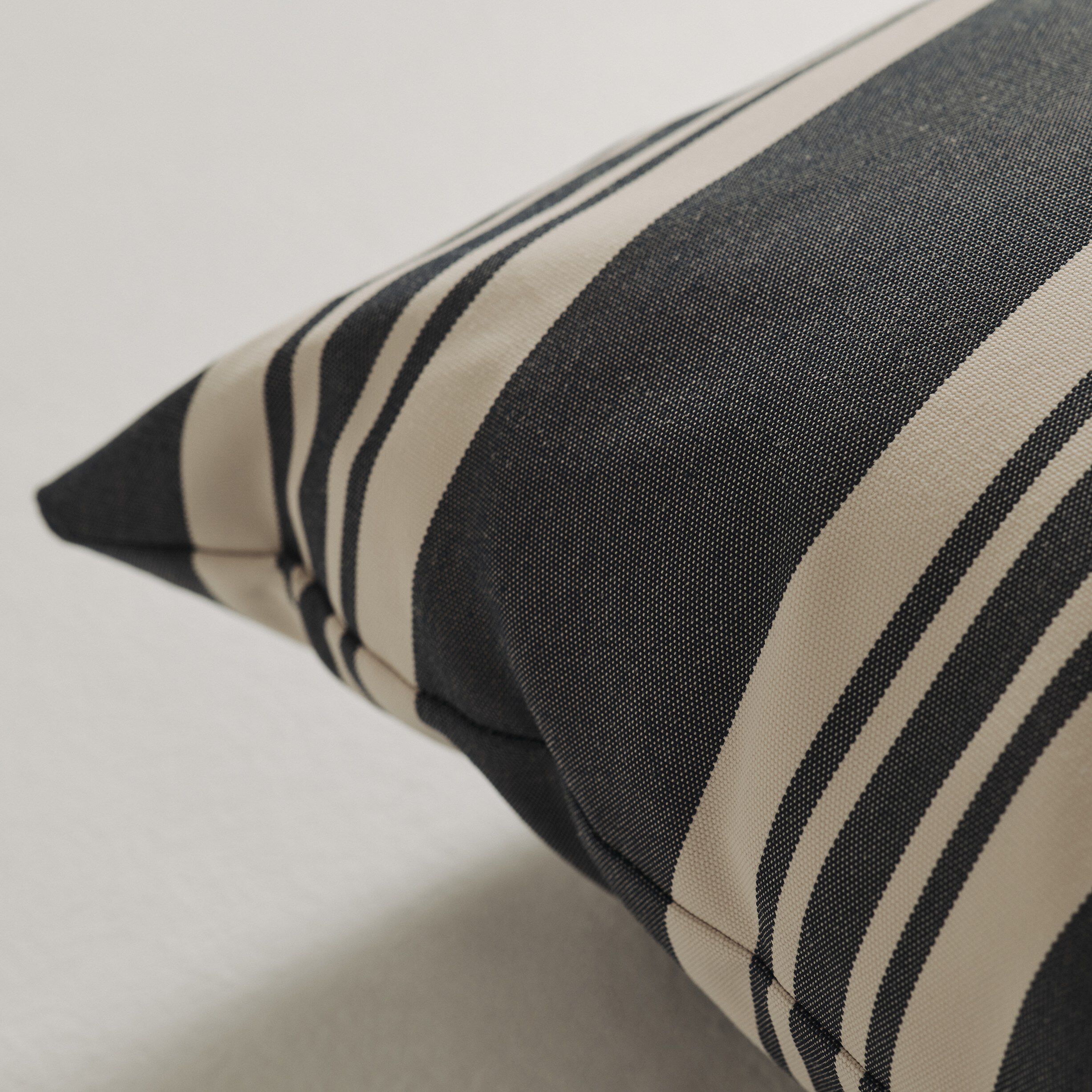 Fossflakes udend&oslash;rspude 40x60 cm. M&oslash;rkebl&aring; stribet