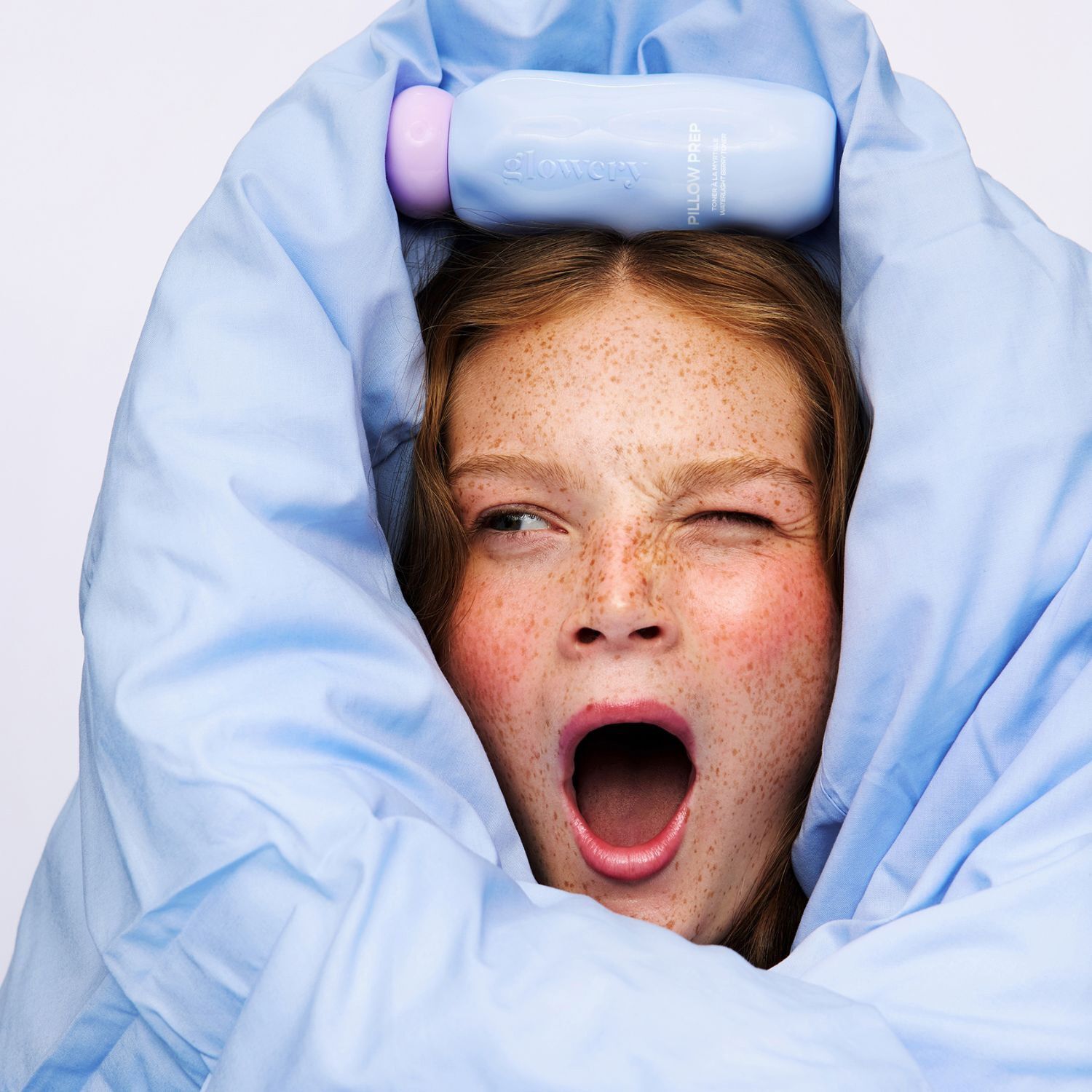 P.M. GLOW Pillow Prep-Rensende toner med bl&aring;b&aelig;r