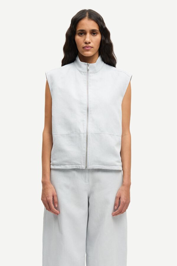 Sakaila Vest