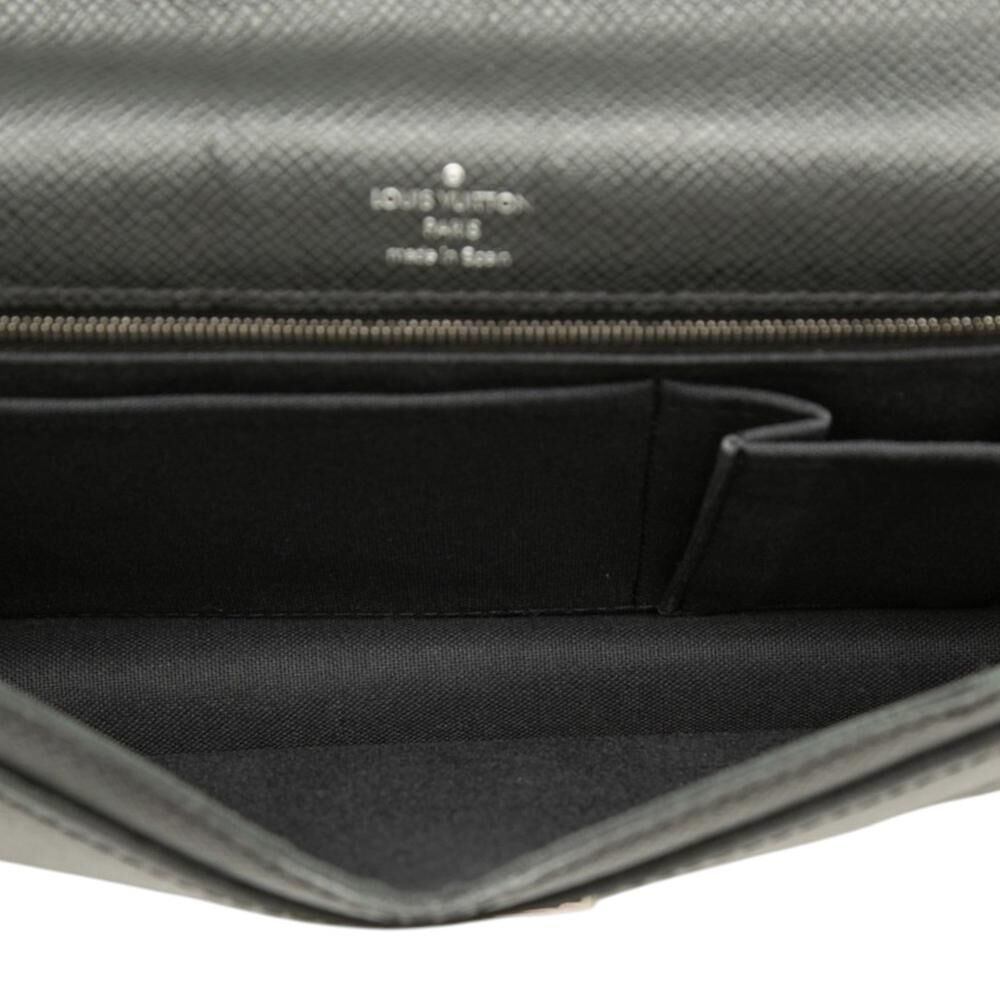 Louis Vuitton Clutch
