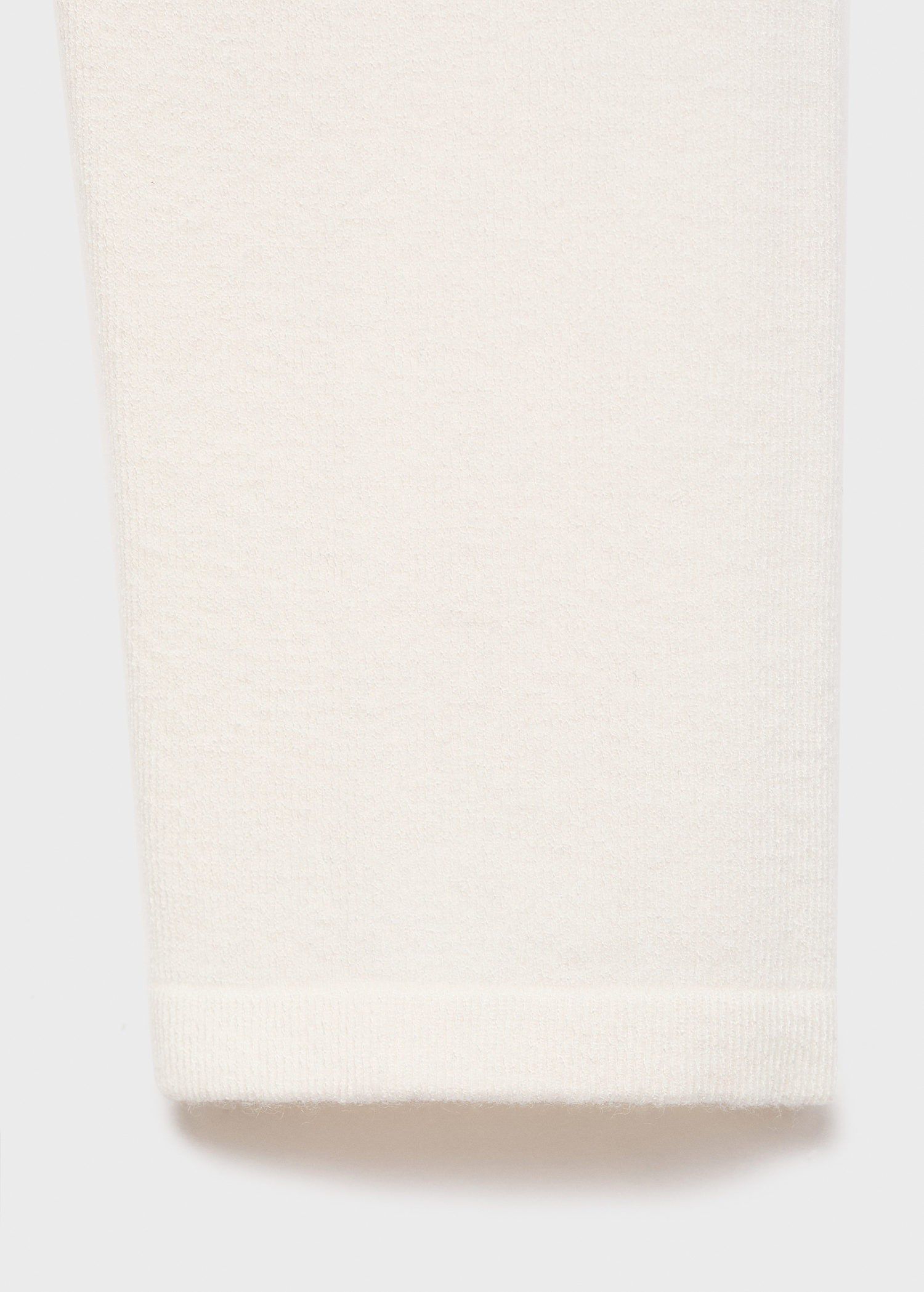 Long-sleeved fine-knit sweater