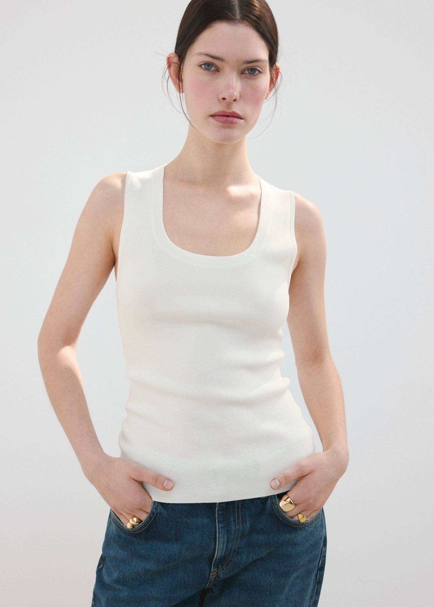 Round-neck knitted top