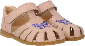 Sandal med lukket t&aring; og sommerfugl