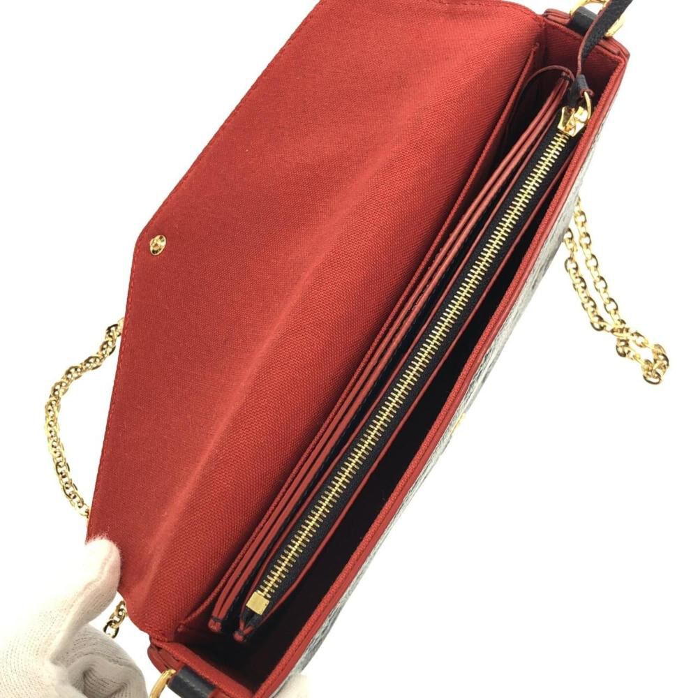 Louis Vuitton Shoulder Bags