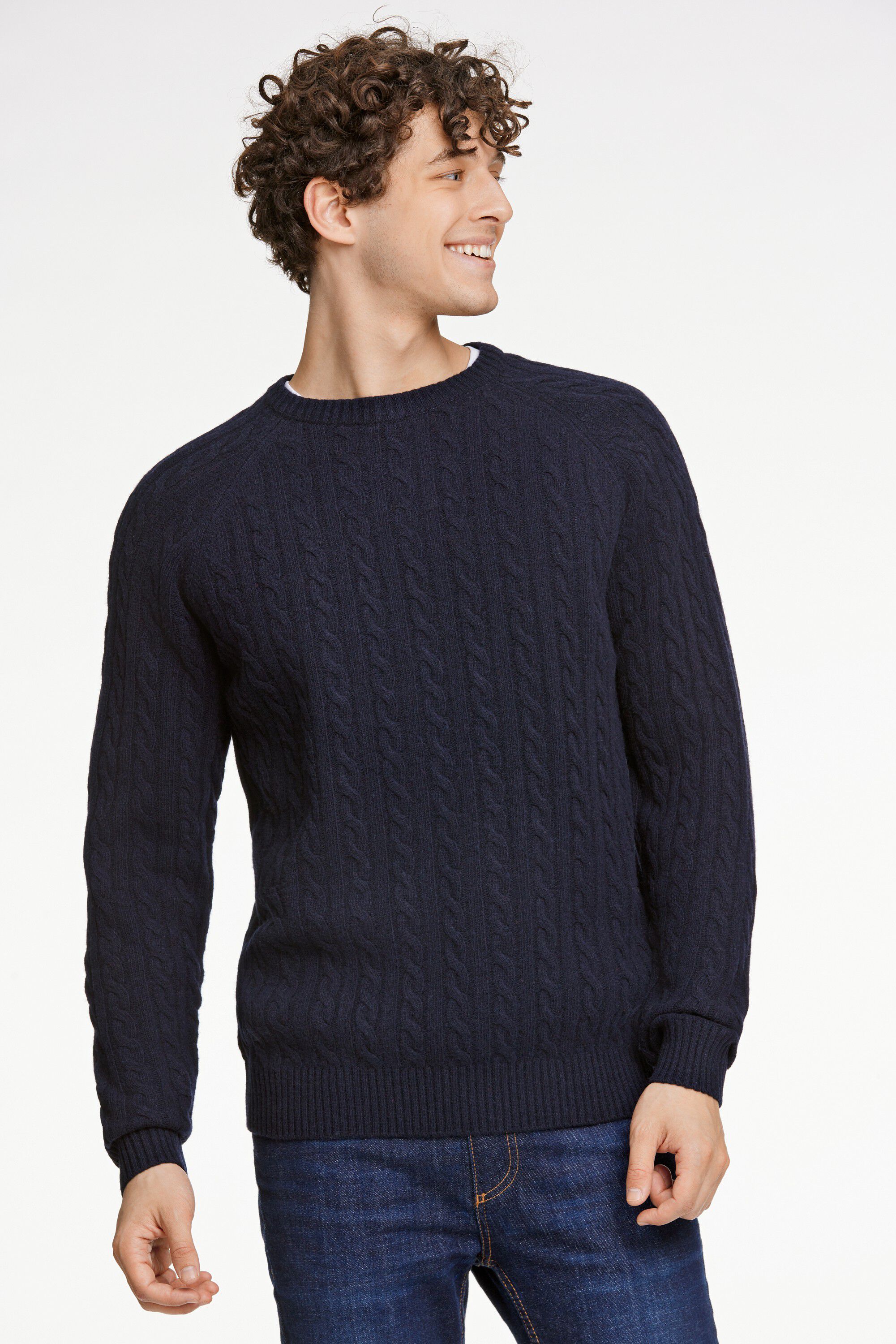 Lambswool raglan cable o-neck