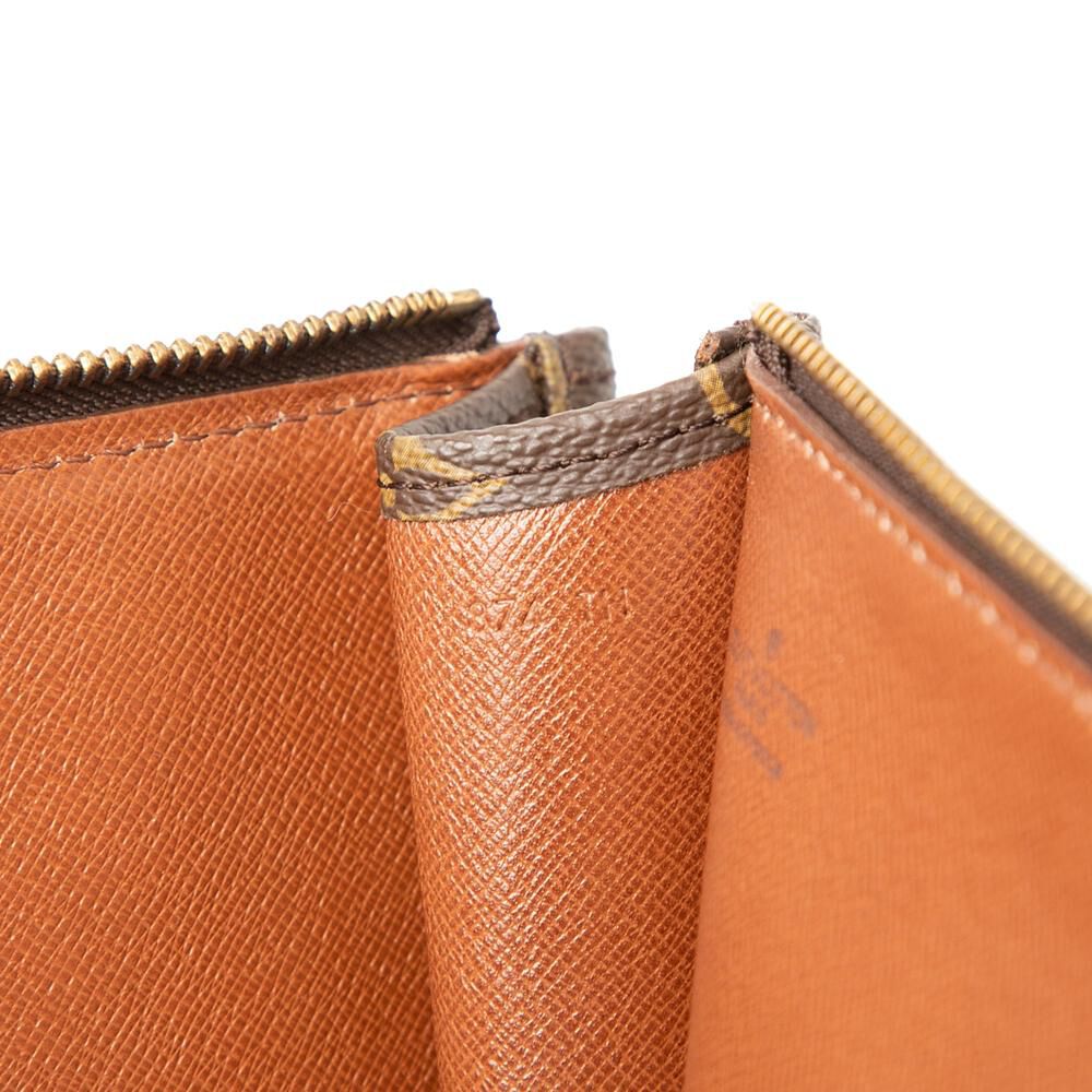 Louis Vuitton Poche Documents