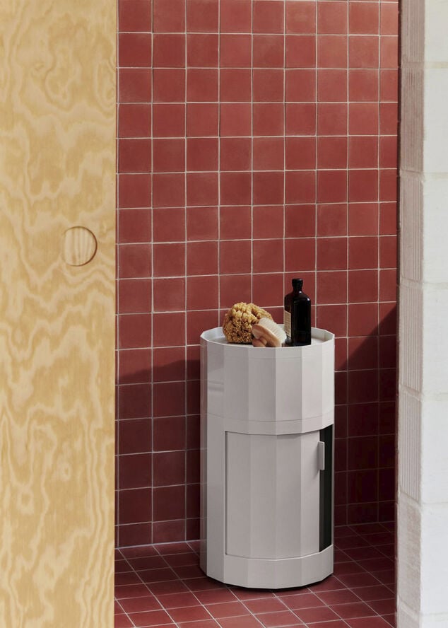 Facet Cabinet incl. feet and castor