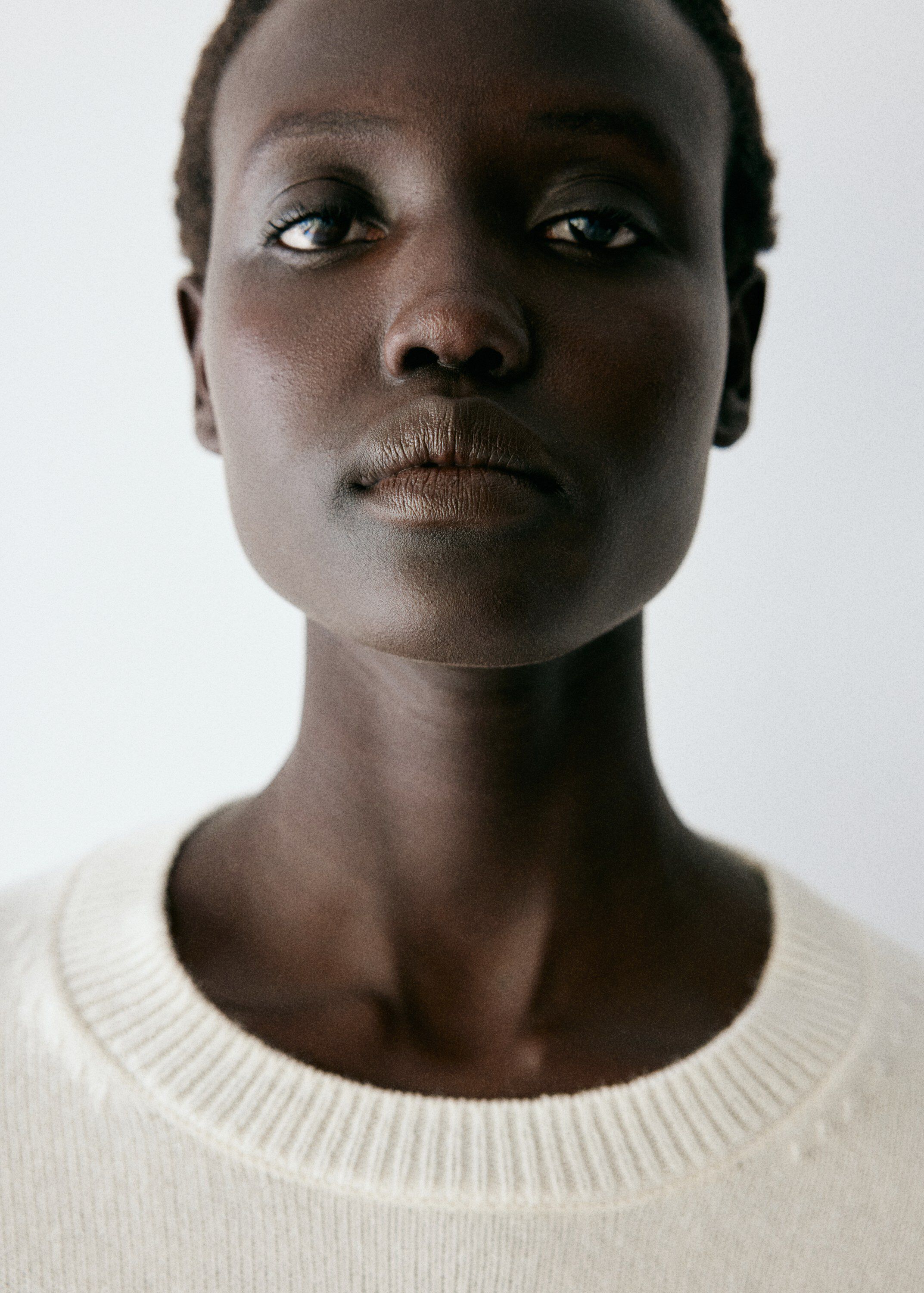 Round-neck knitted sweater