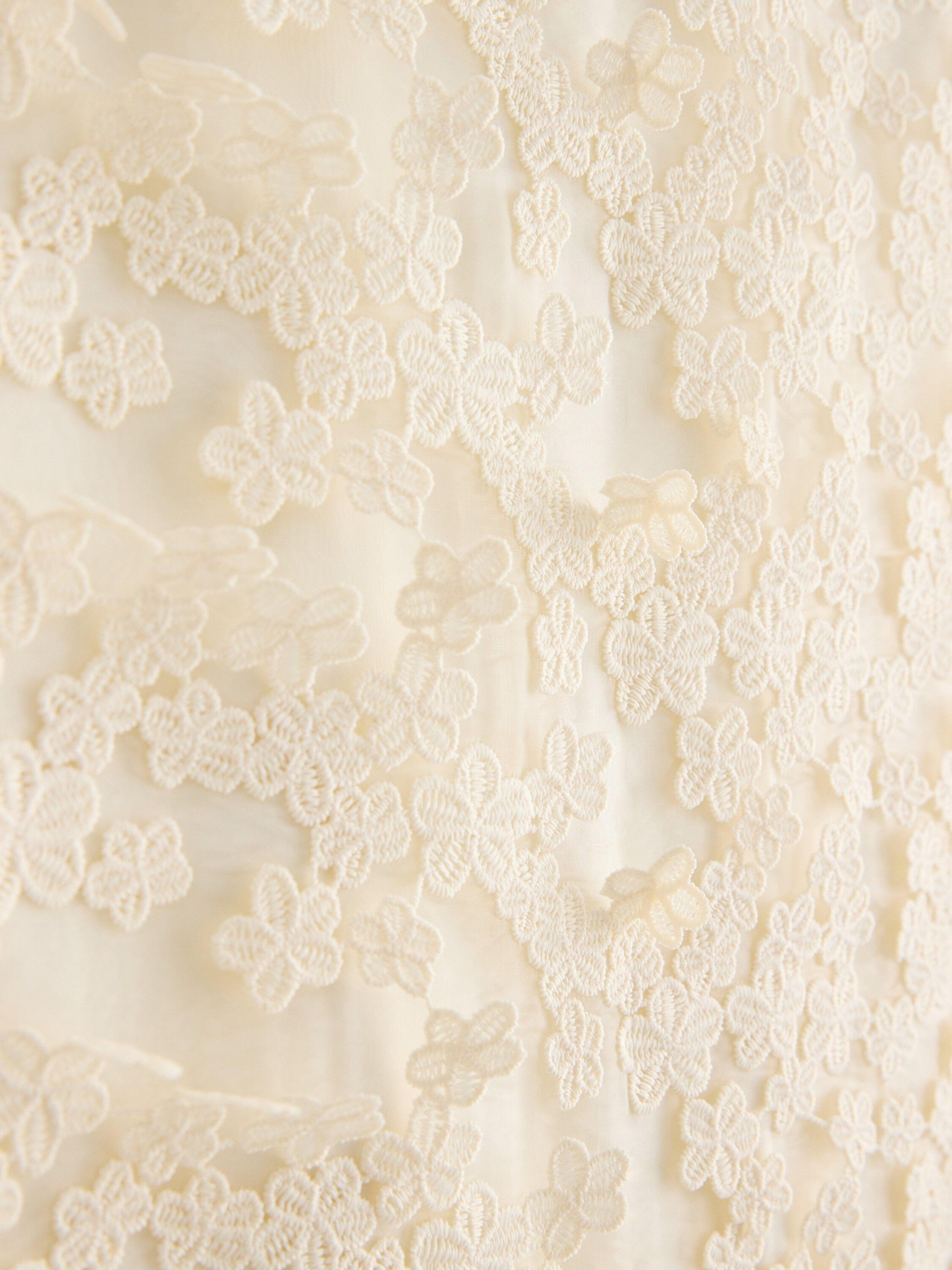 Midi skirt in mesh and with embroid