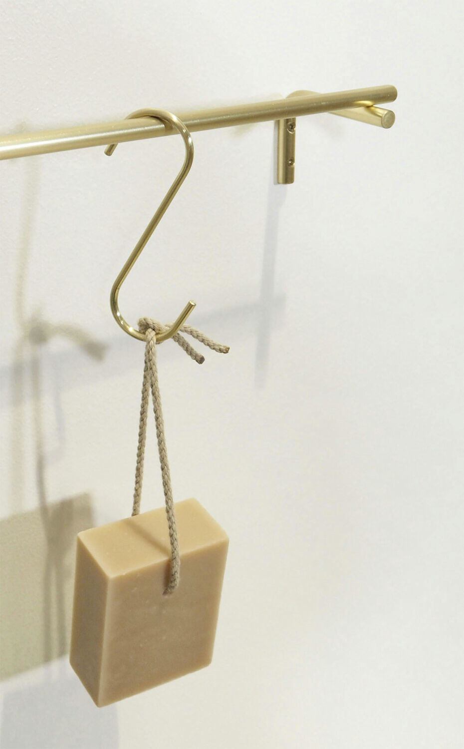 Pieni H&aring;ndkl&aelig;deholder