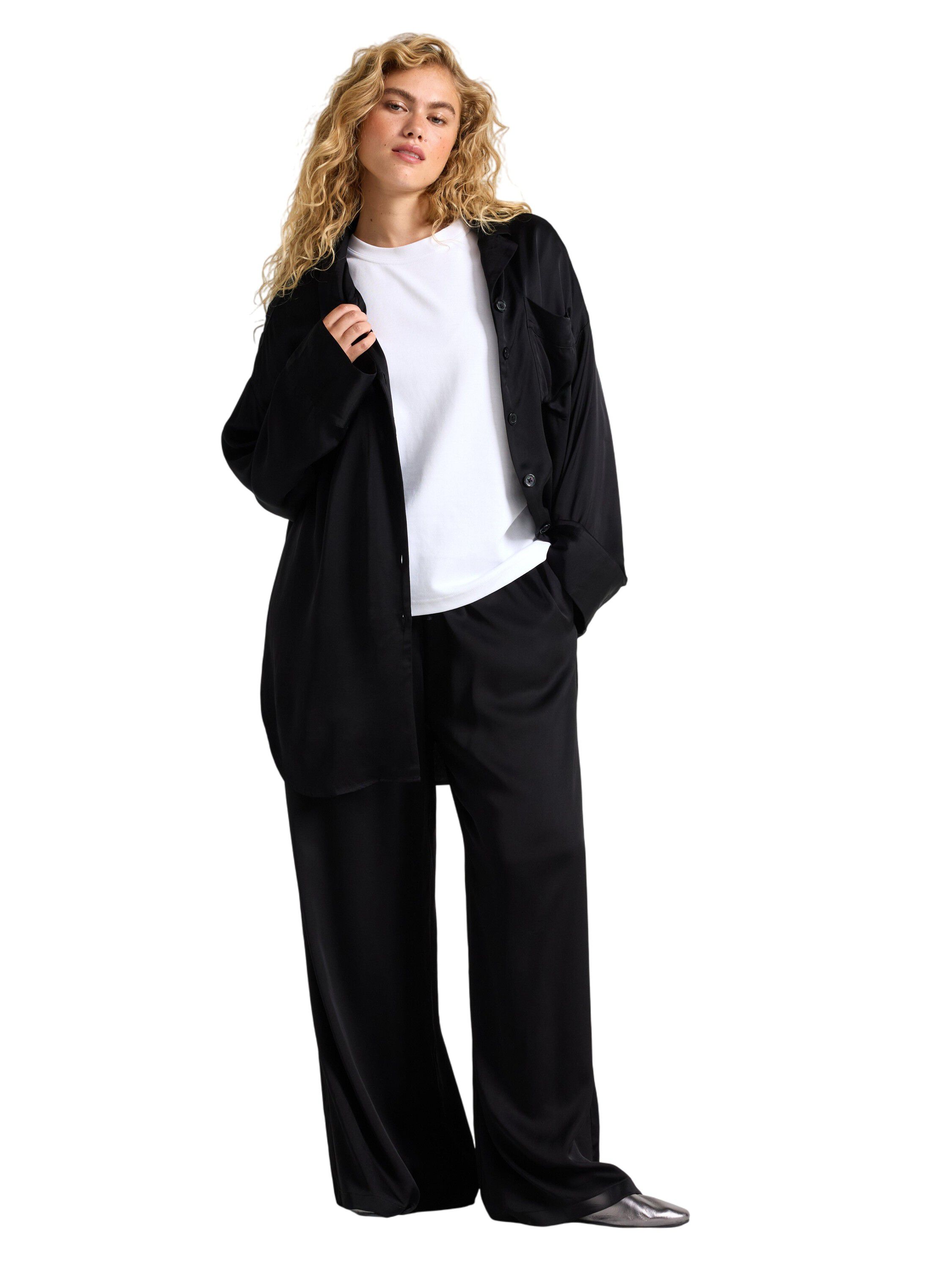 Myk bukse i sateng med ekstra vide