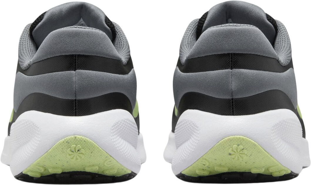 Revolution 7 sneakers