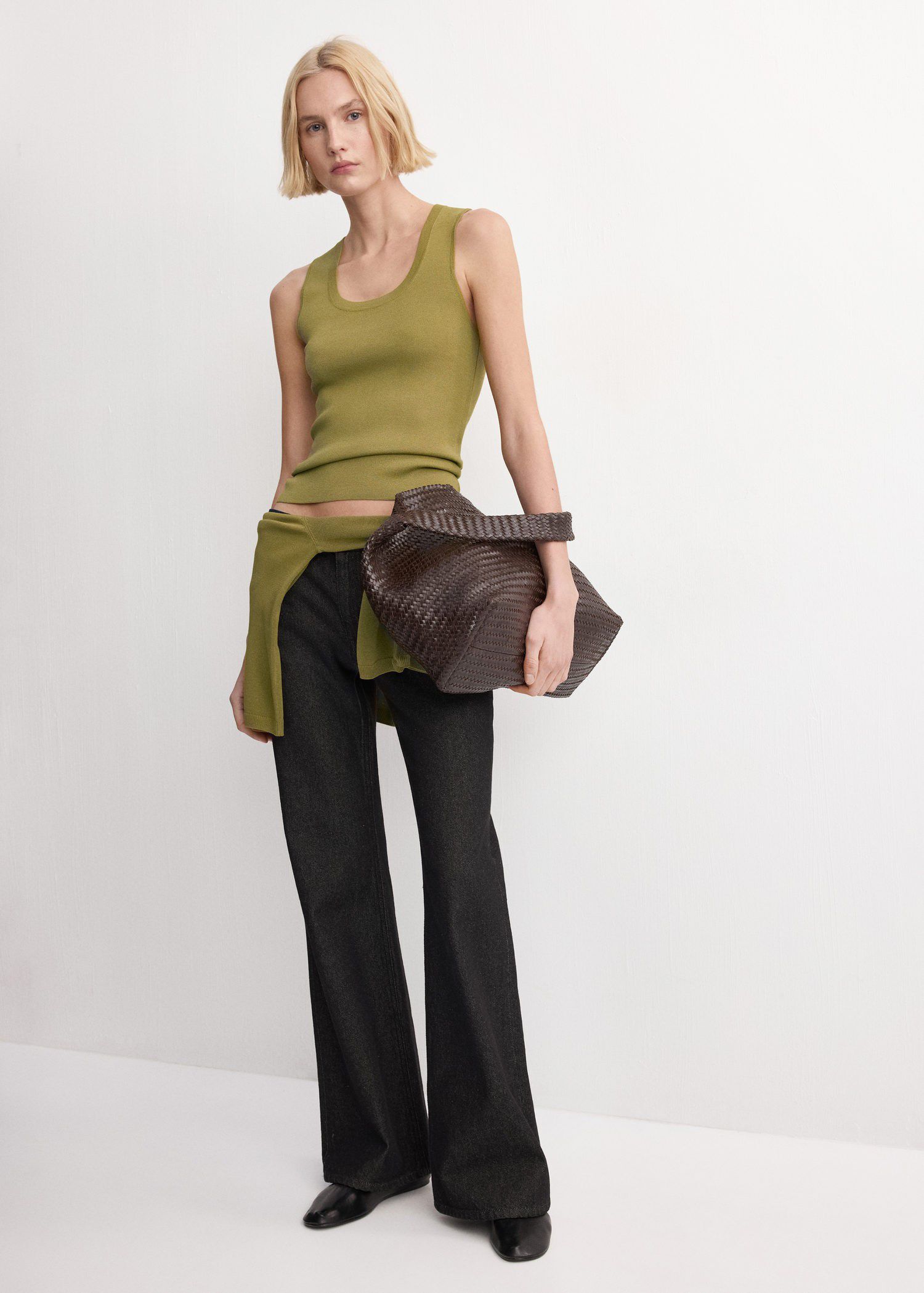 Round-neck knitted top