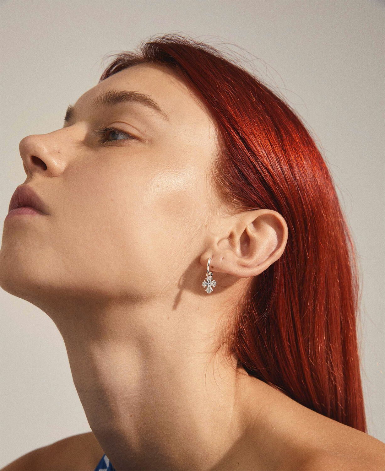 DAGMAR huggie hoop &oslash;reringe s&oslash;lvbelagt