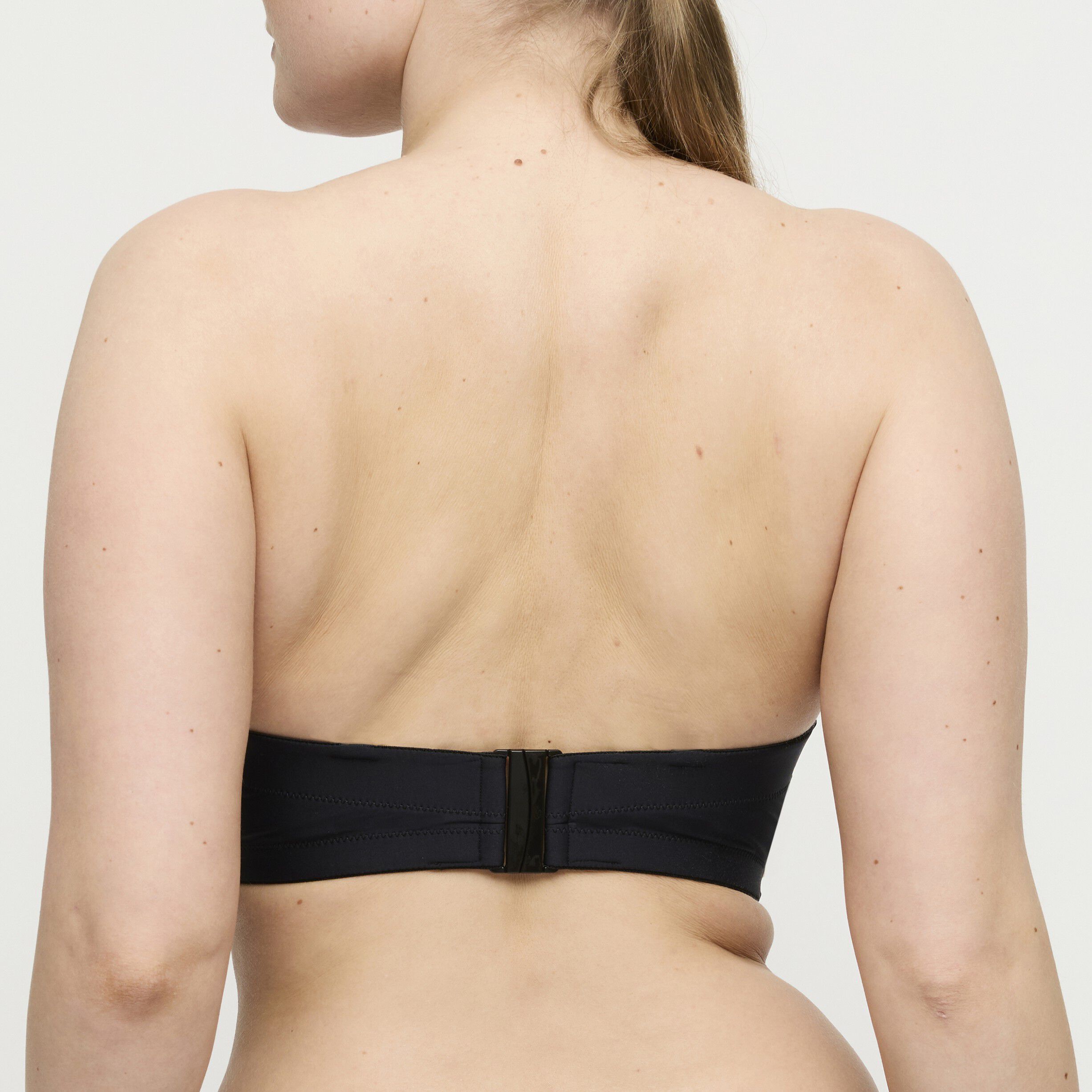 Uvita bikinitop med vattering uden stropper