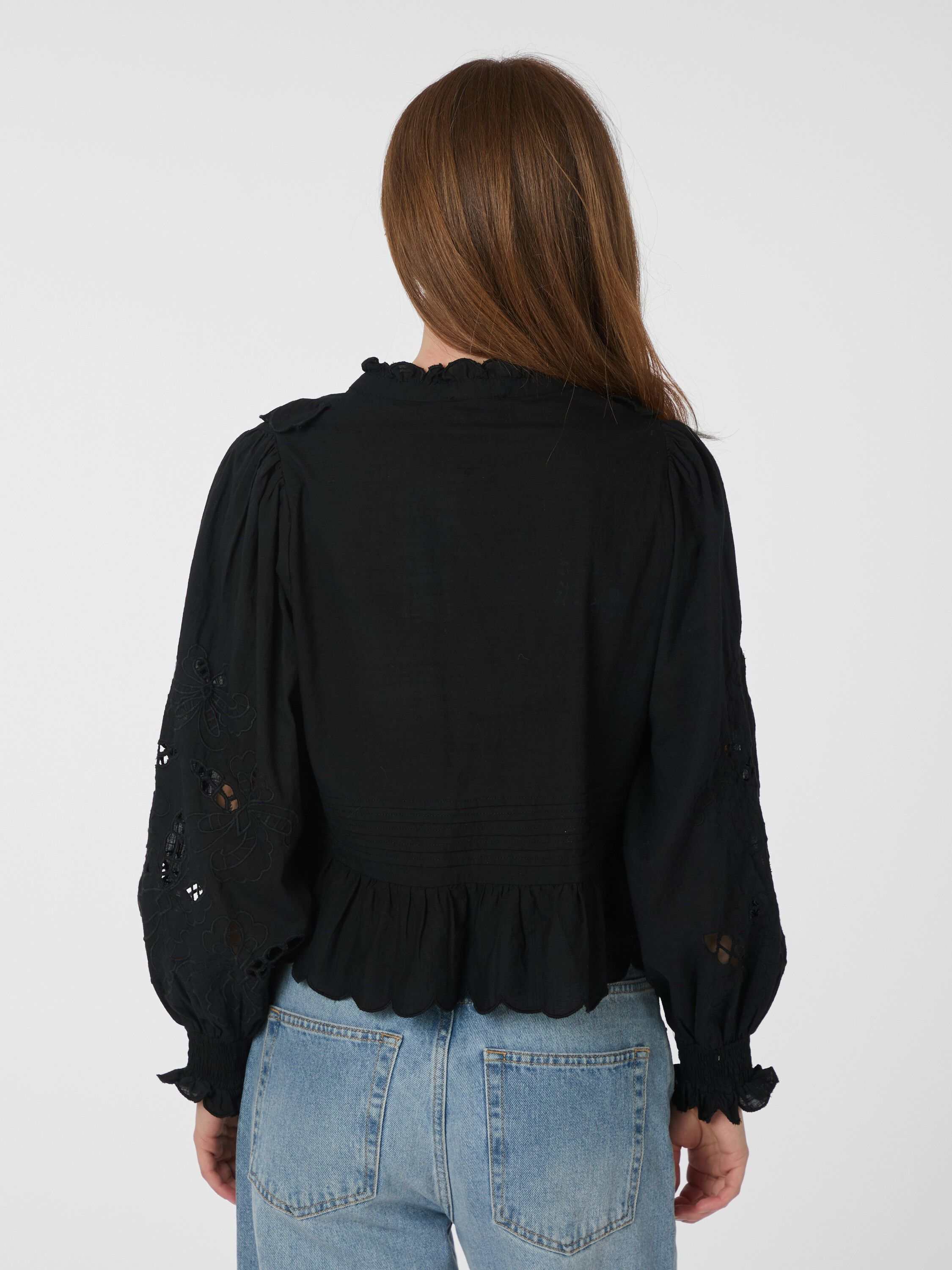 Petrine Embroidery Blouse
