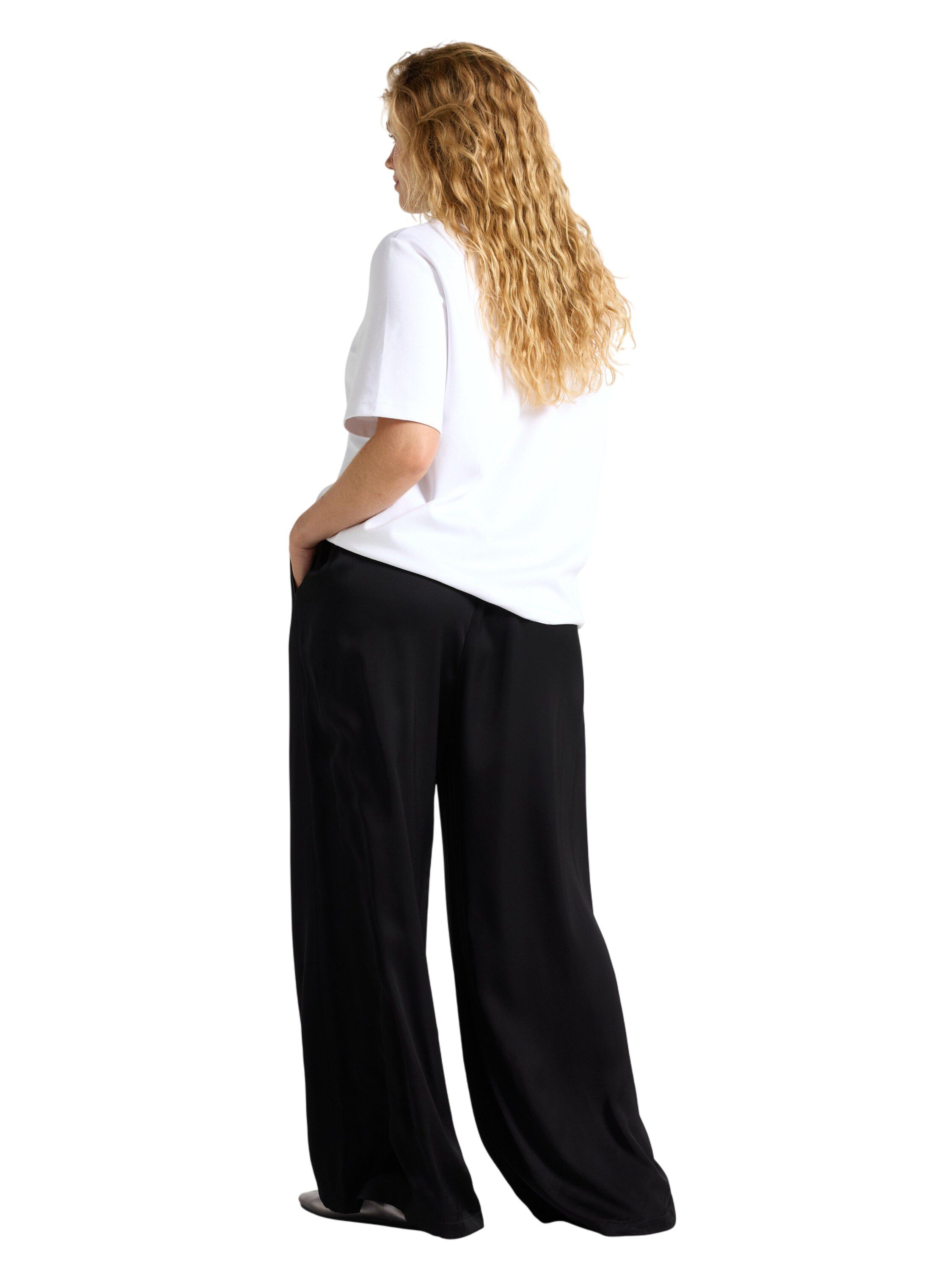 Myk bukse i sateng med ekstra vide